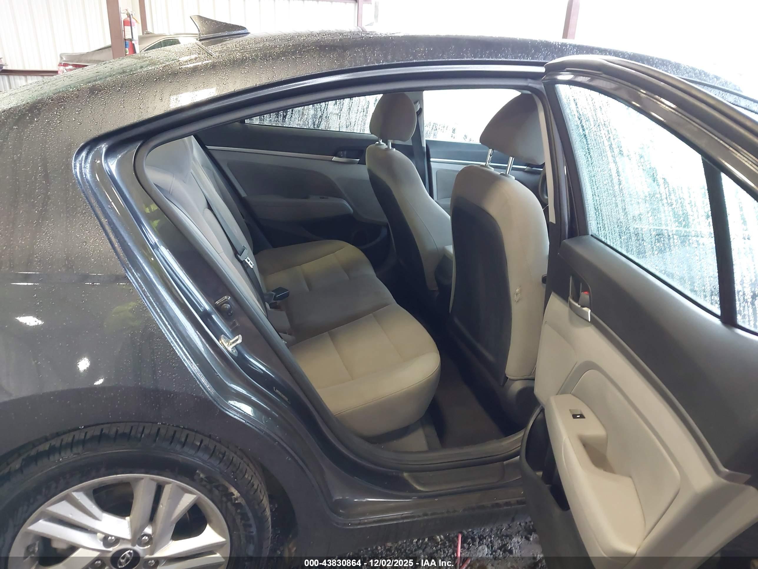 HYUNDAI ELANTRA image 8