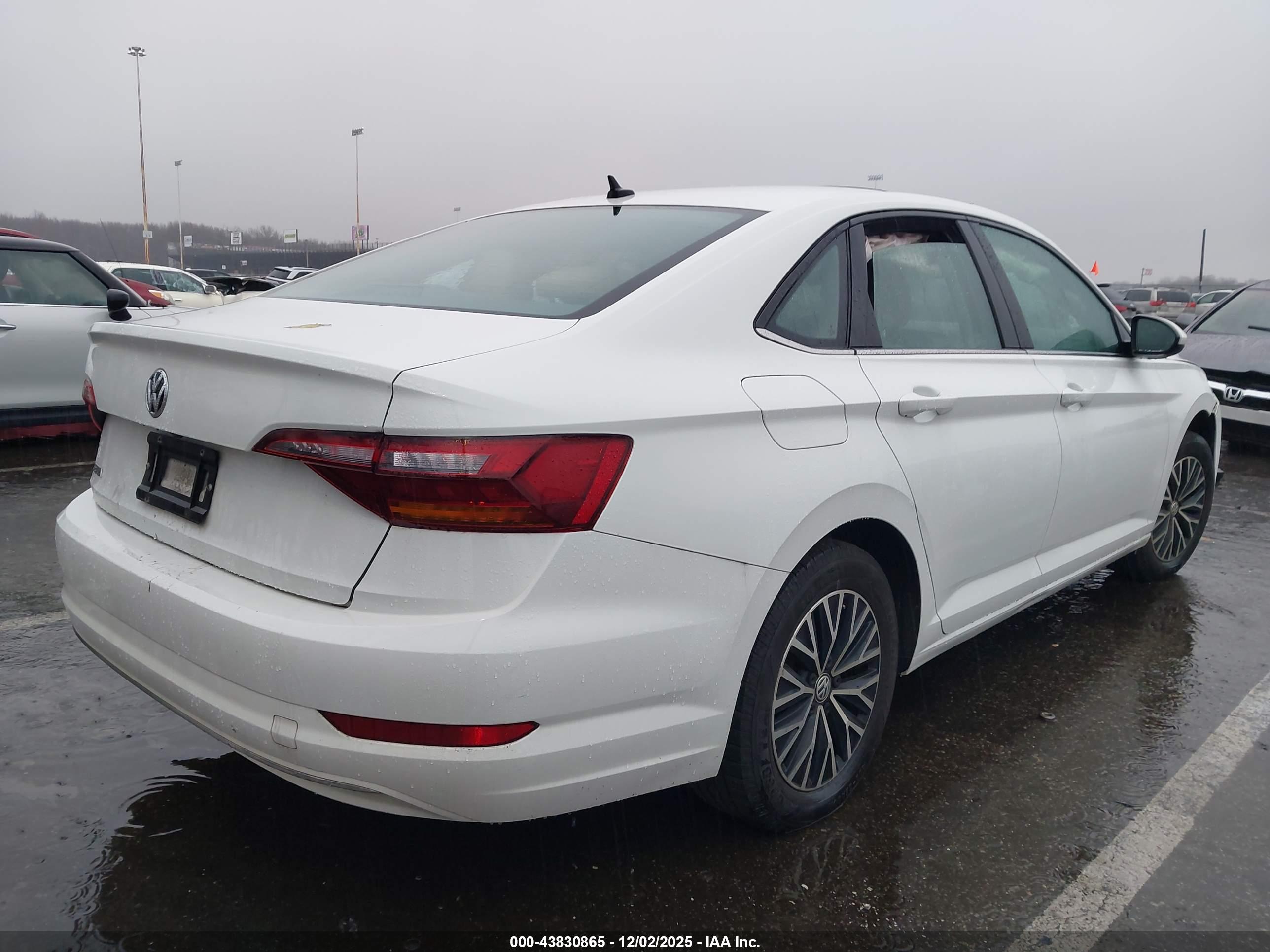 VOLKSWAGEN JETTA image 4