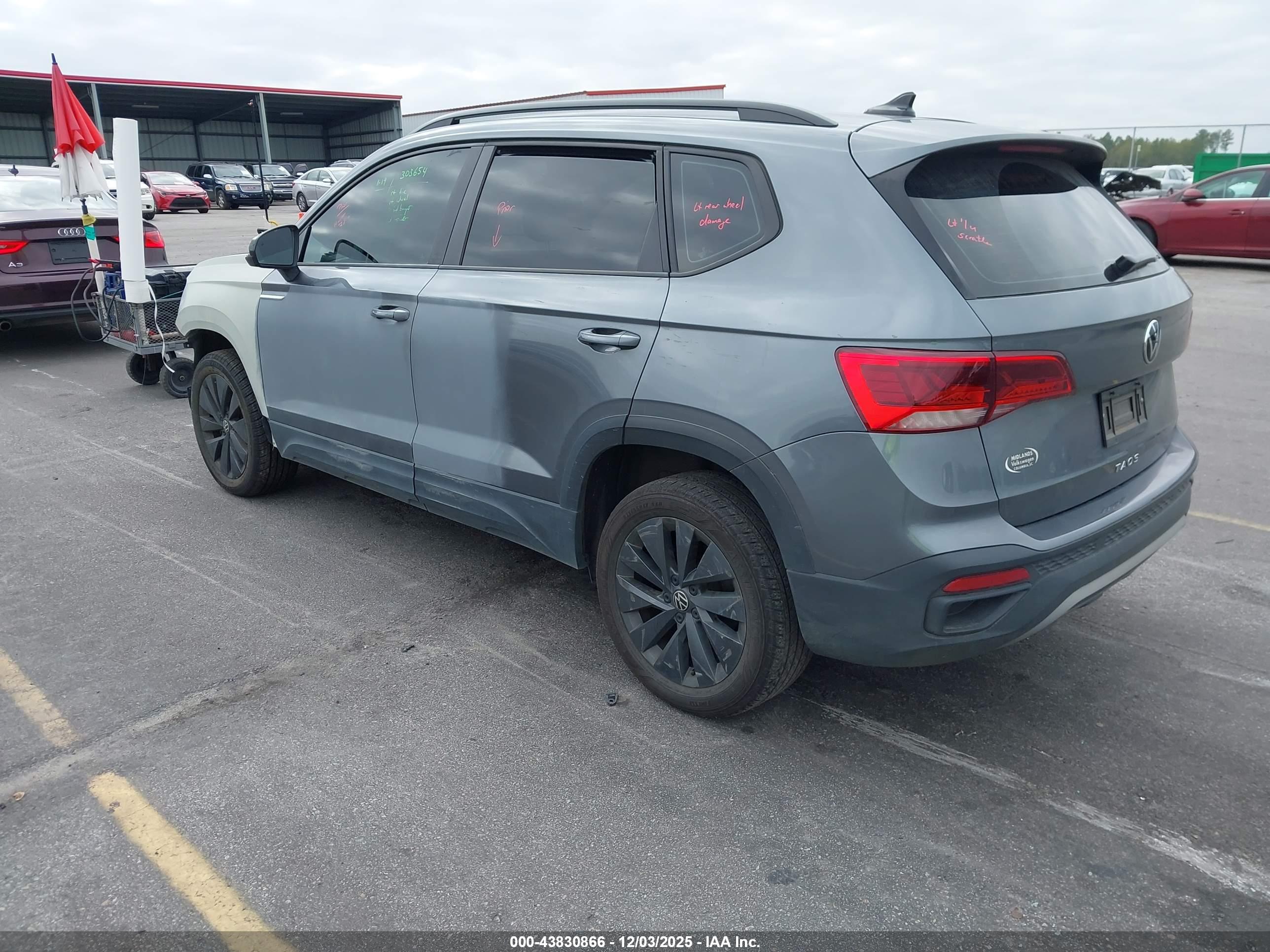 VOLKSWAGEN TAOS image 3