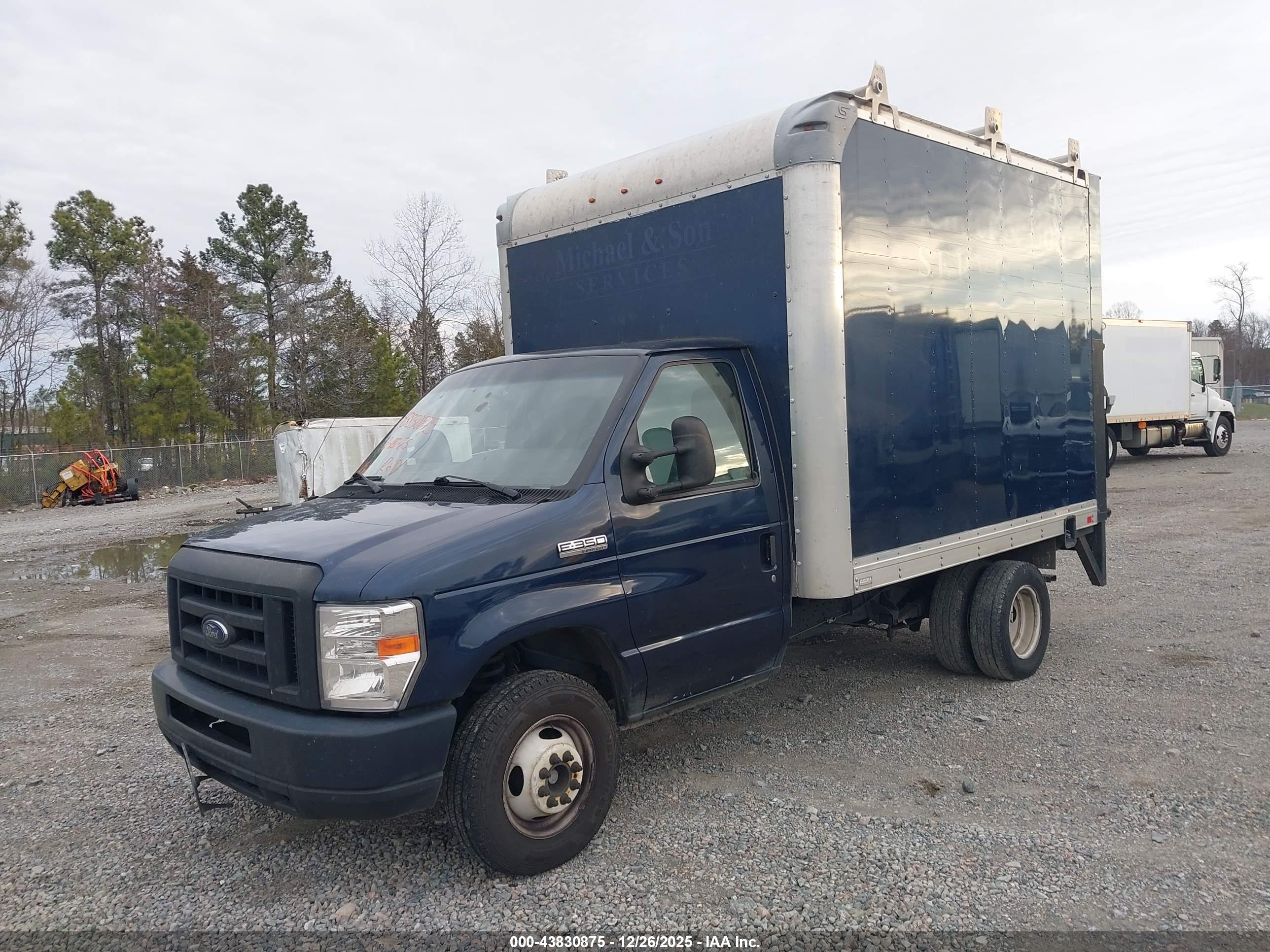 FORD E-350 image 2
