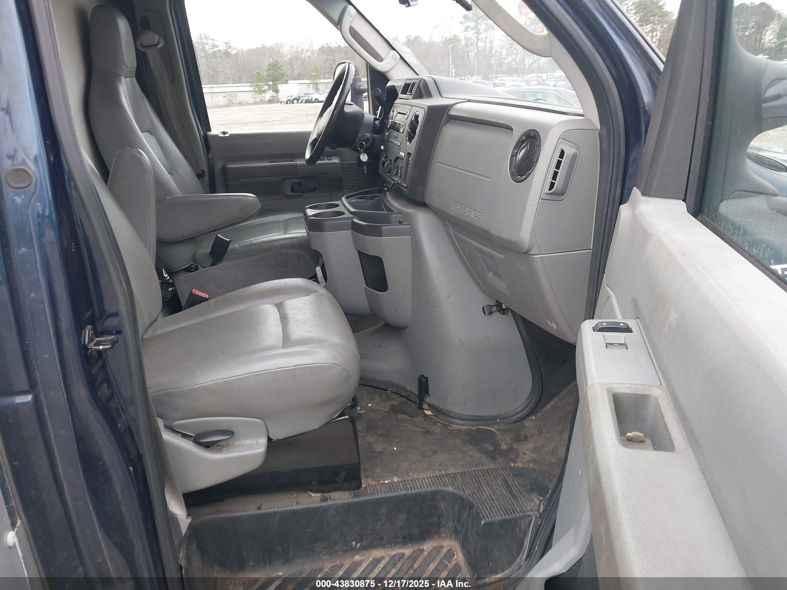 FORD E-350 image 8