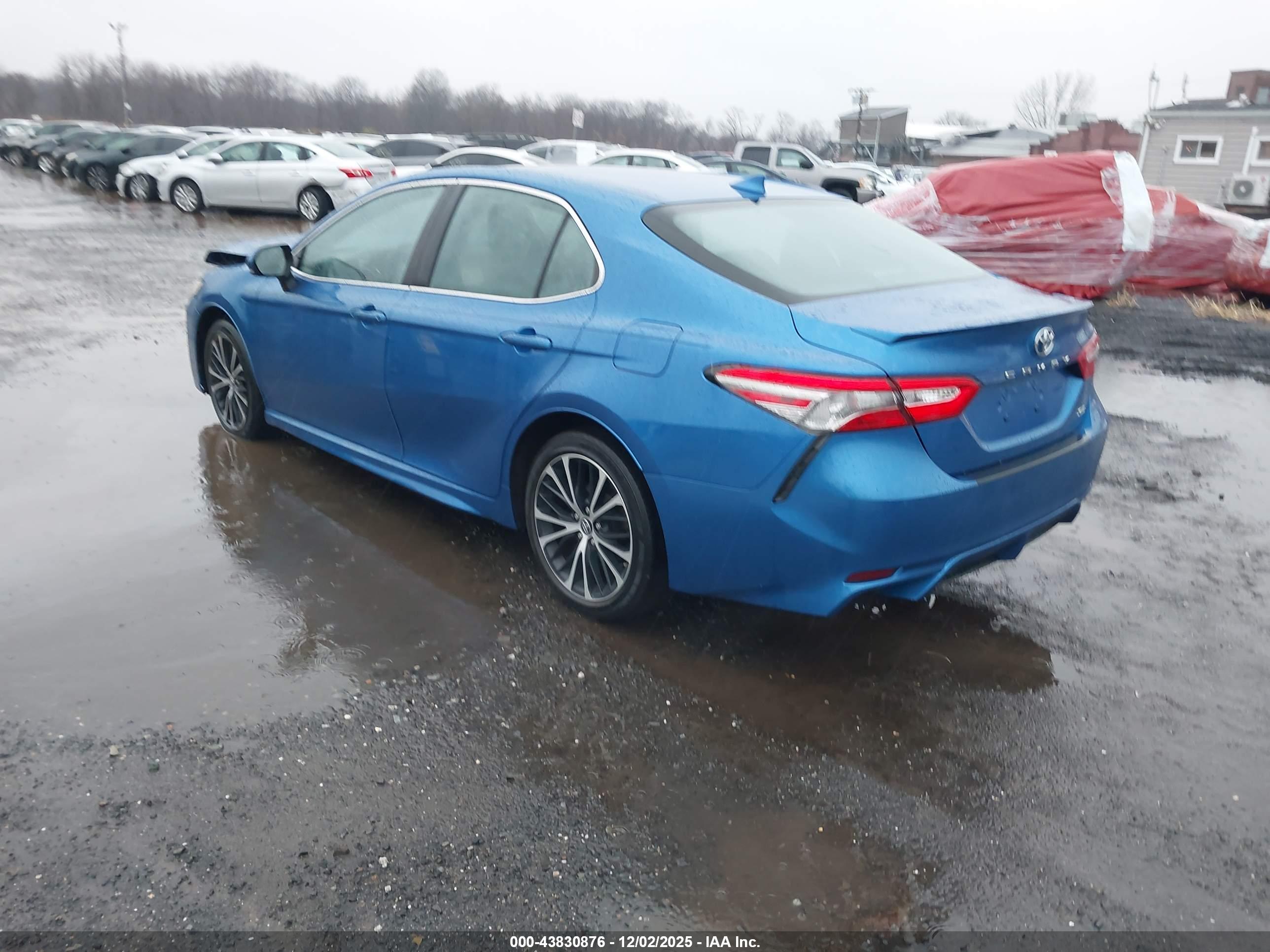 TOYOTA CAMRY image 3