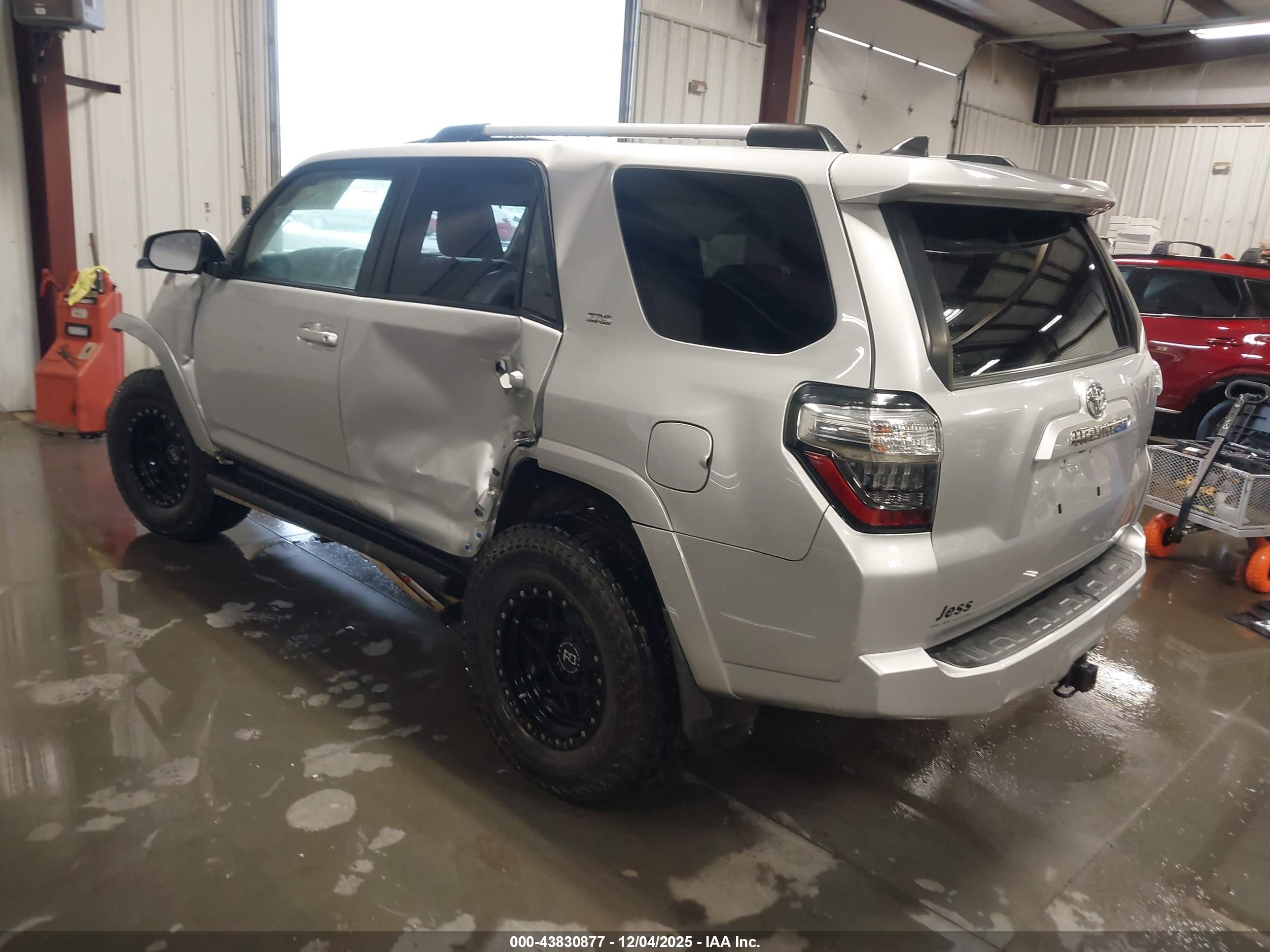 TOYOTA 4RUNNER image 3