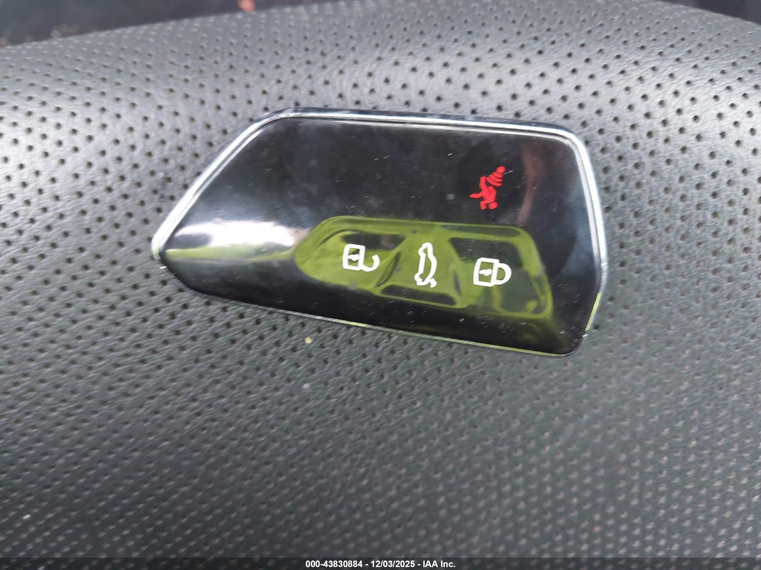 VOLKSWAGEN ID.4 image 11