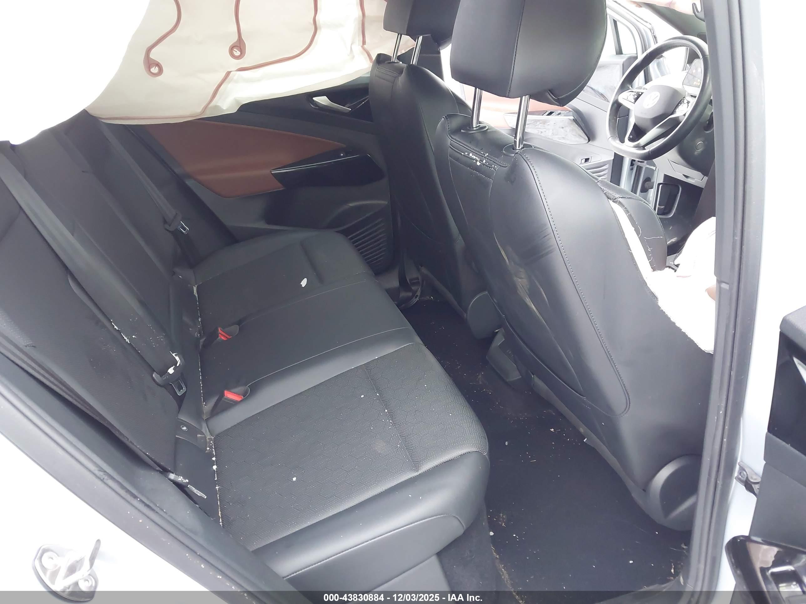 VOLKSWAGEN ID.4 image 8
