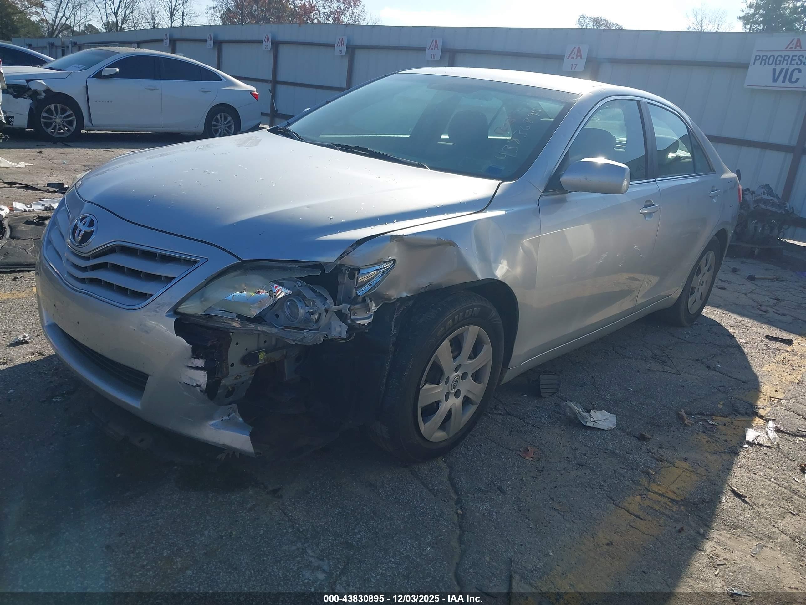 TOYOTA CAMRY image 2