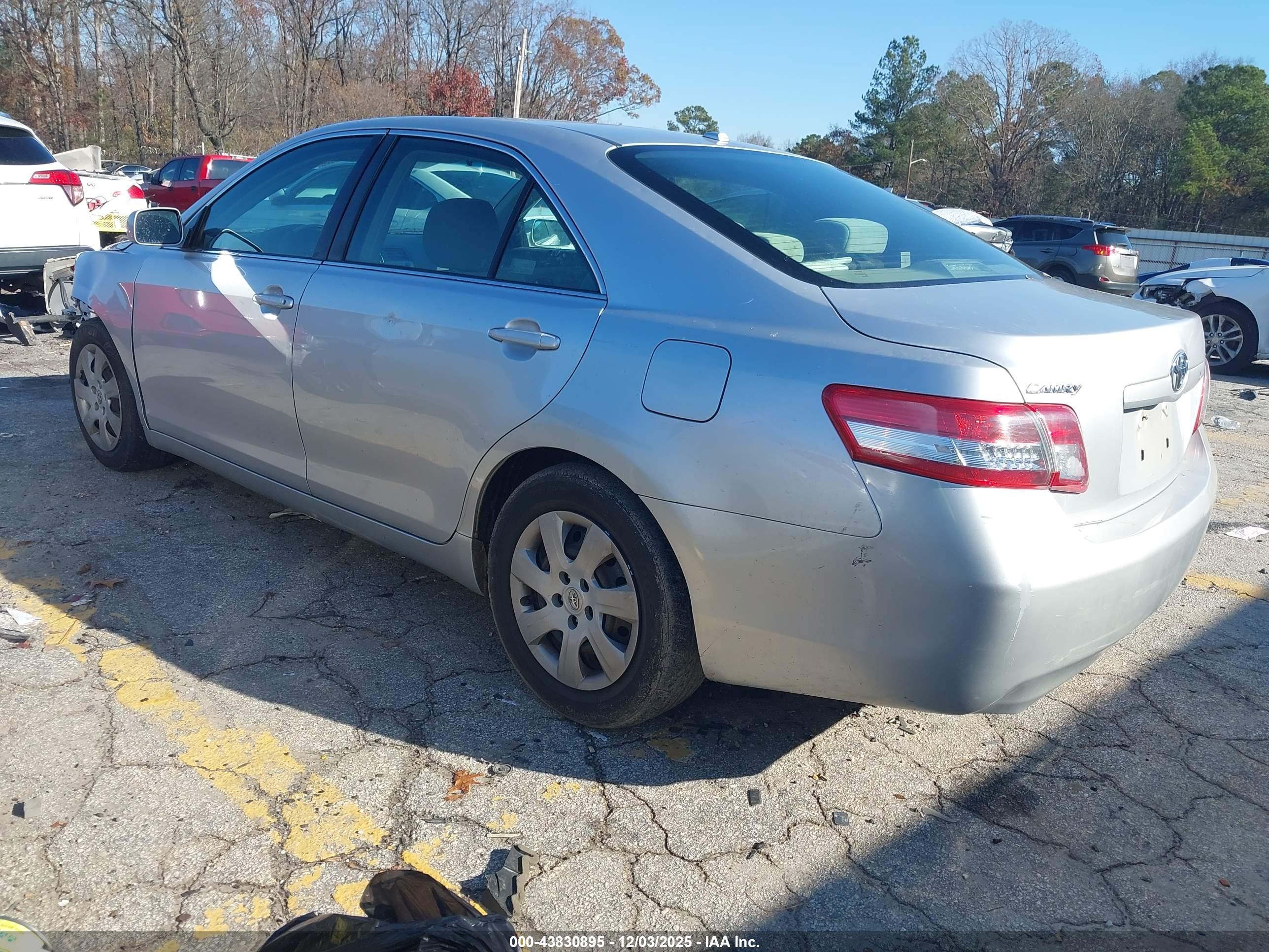 TOYOTA CAMRY image 3