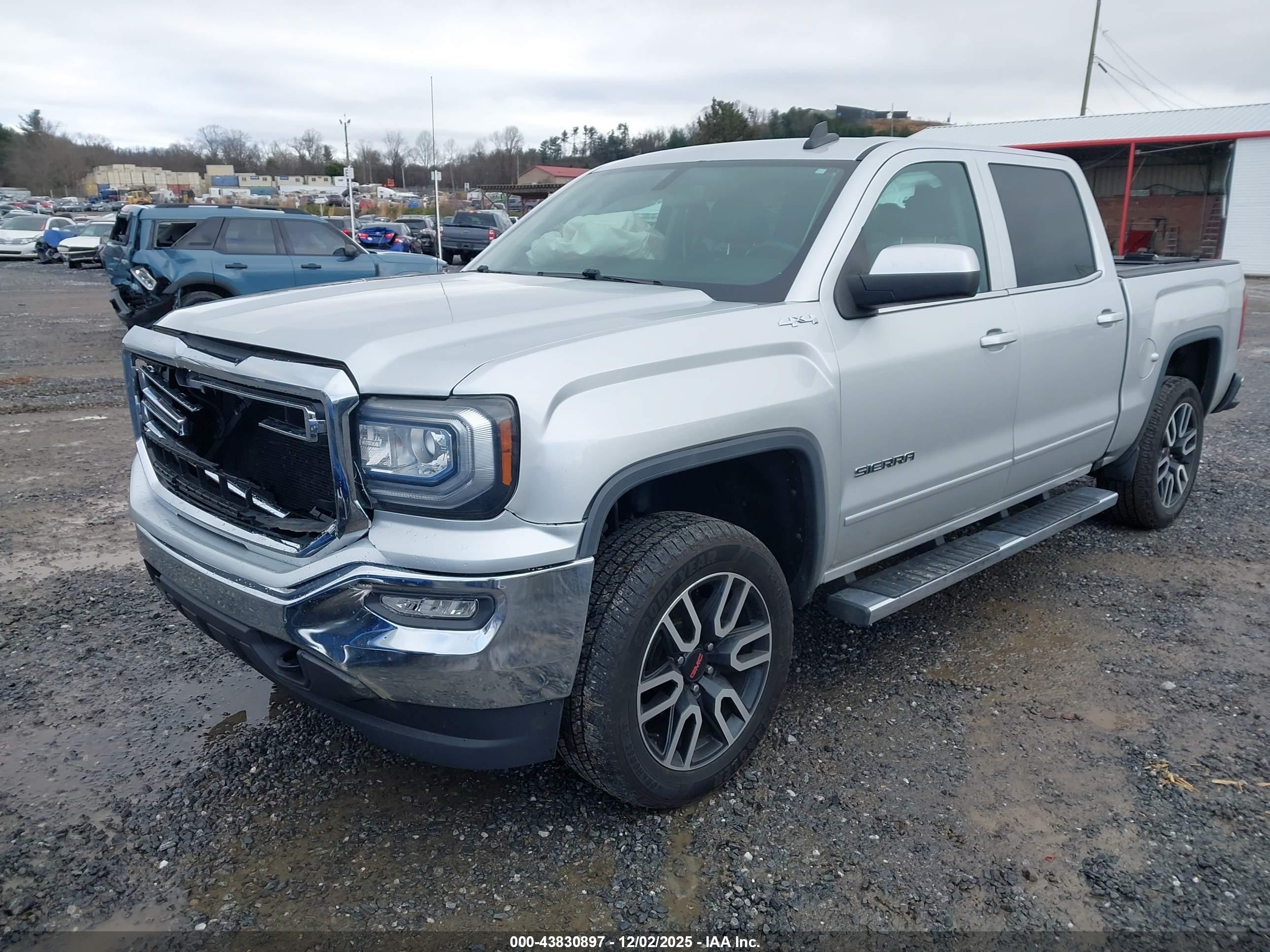 GMC SIERRA image 2
