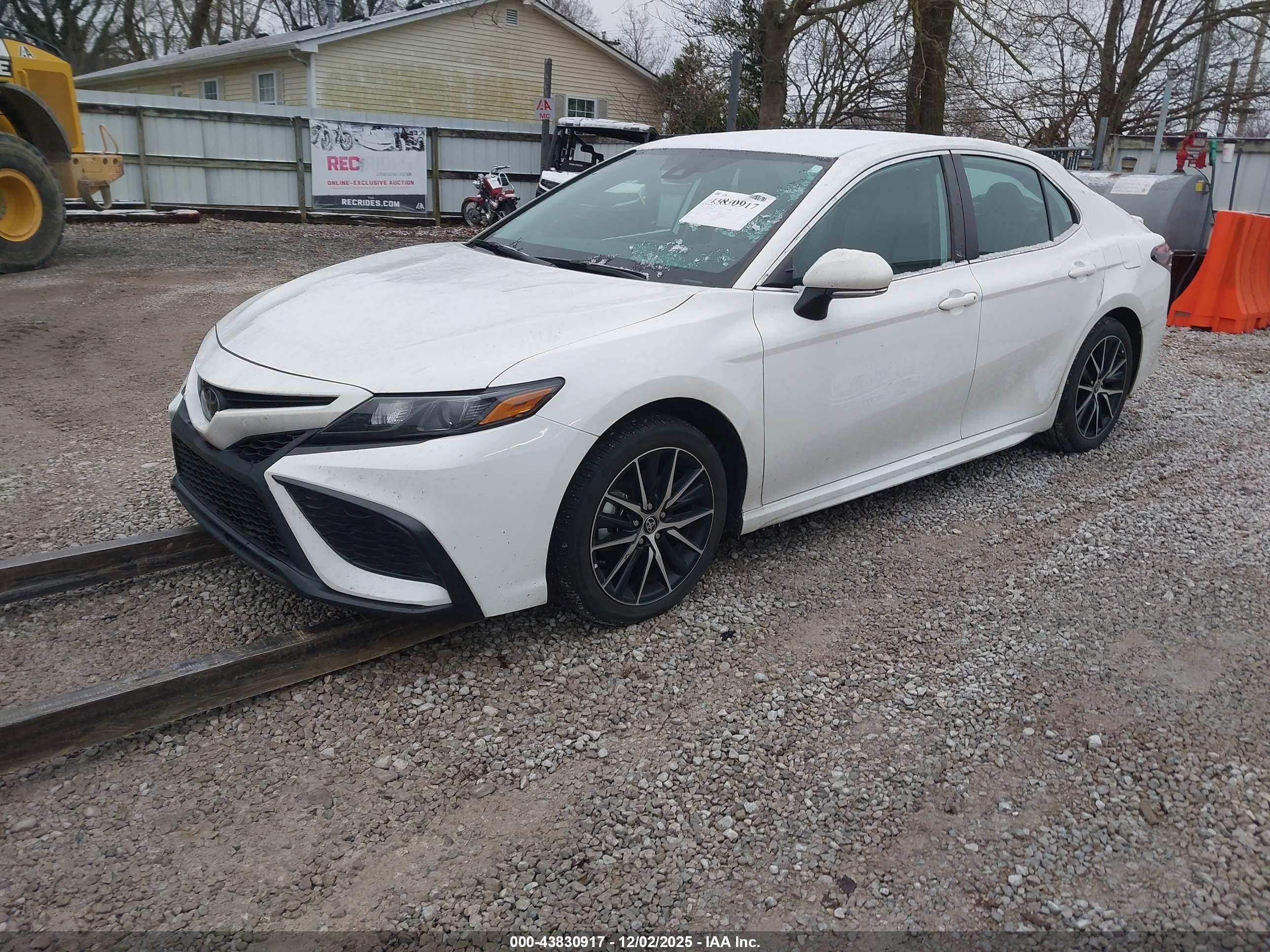 TOYOTA CAMRY image 2