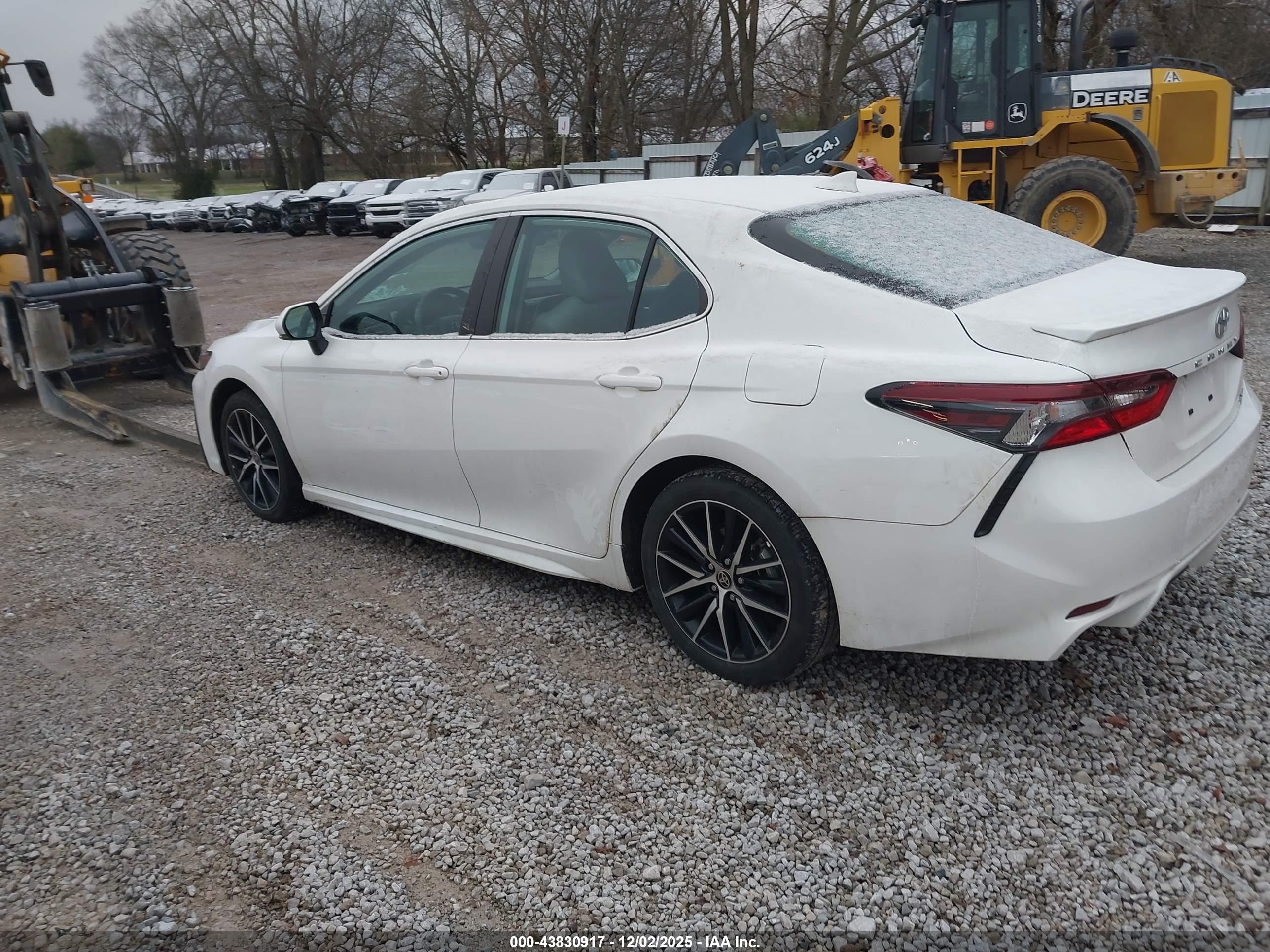 TOYOTA CAMRY image 3
