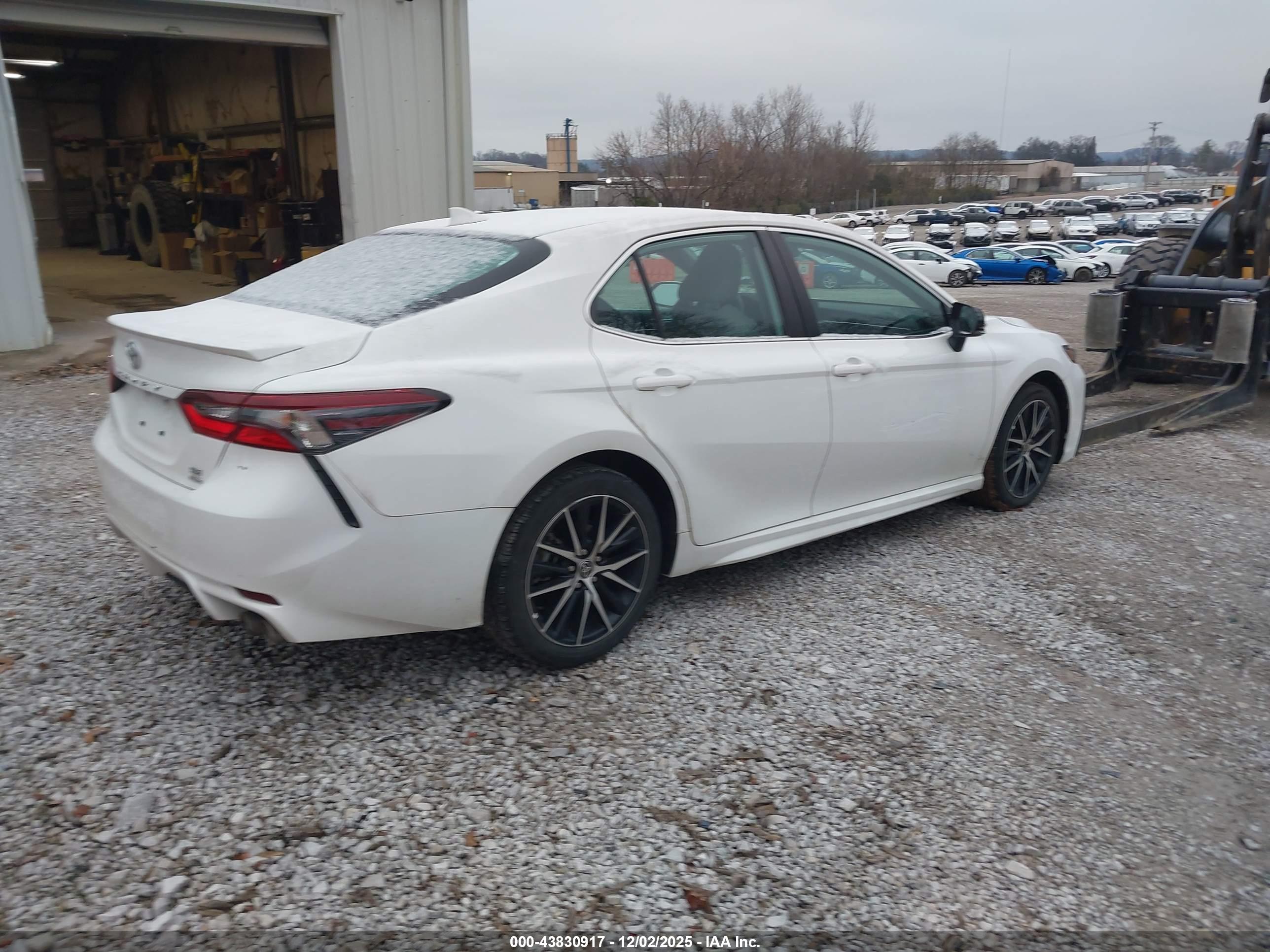 TOYOTA CAMRY image 4