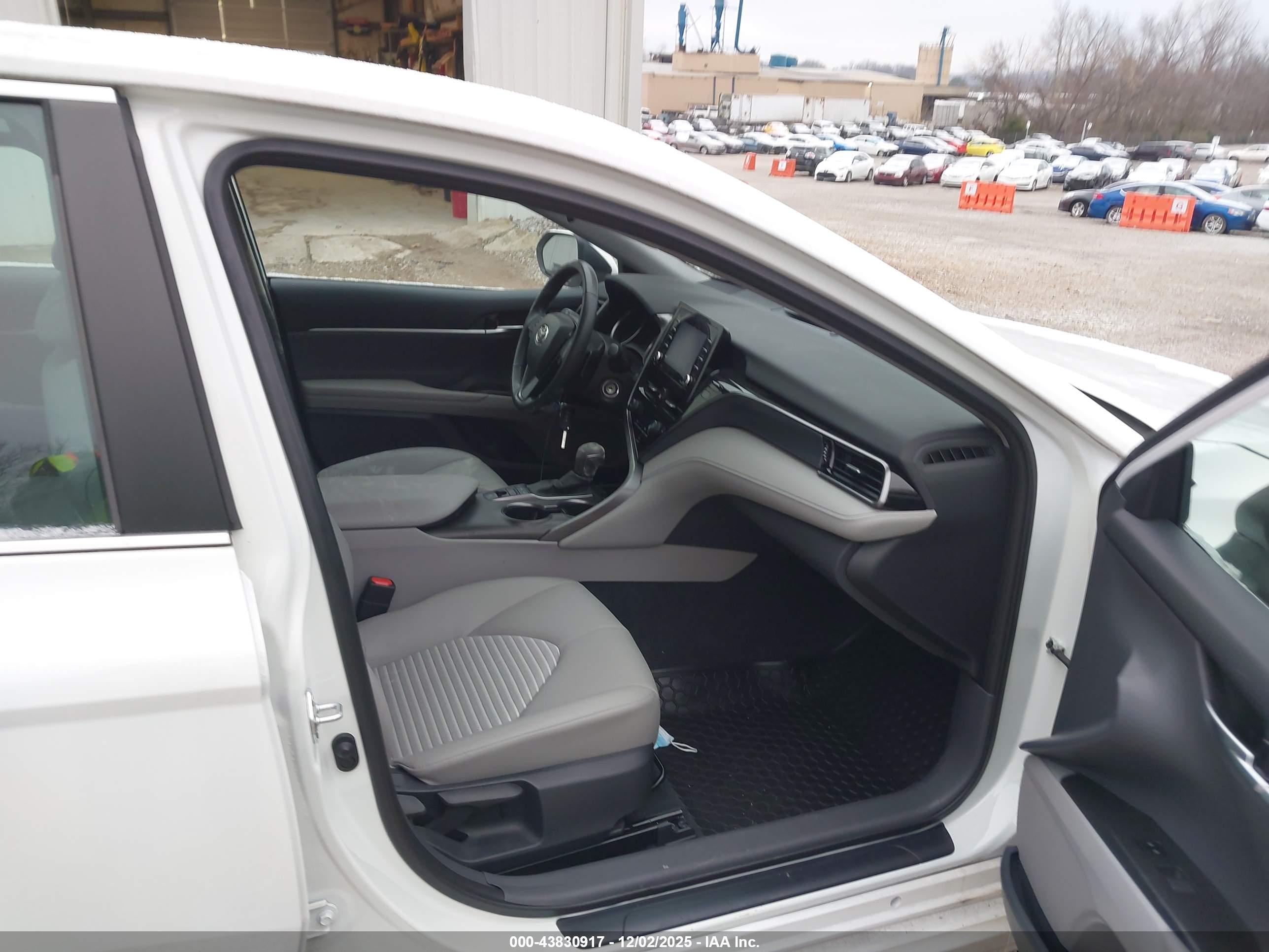 TOYOTA CAMRY image 5