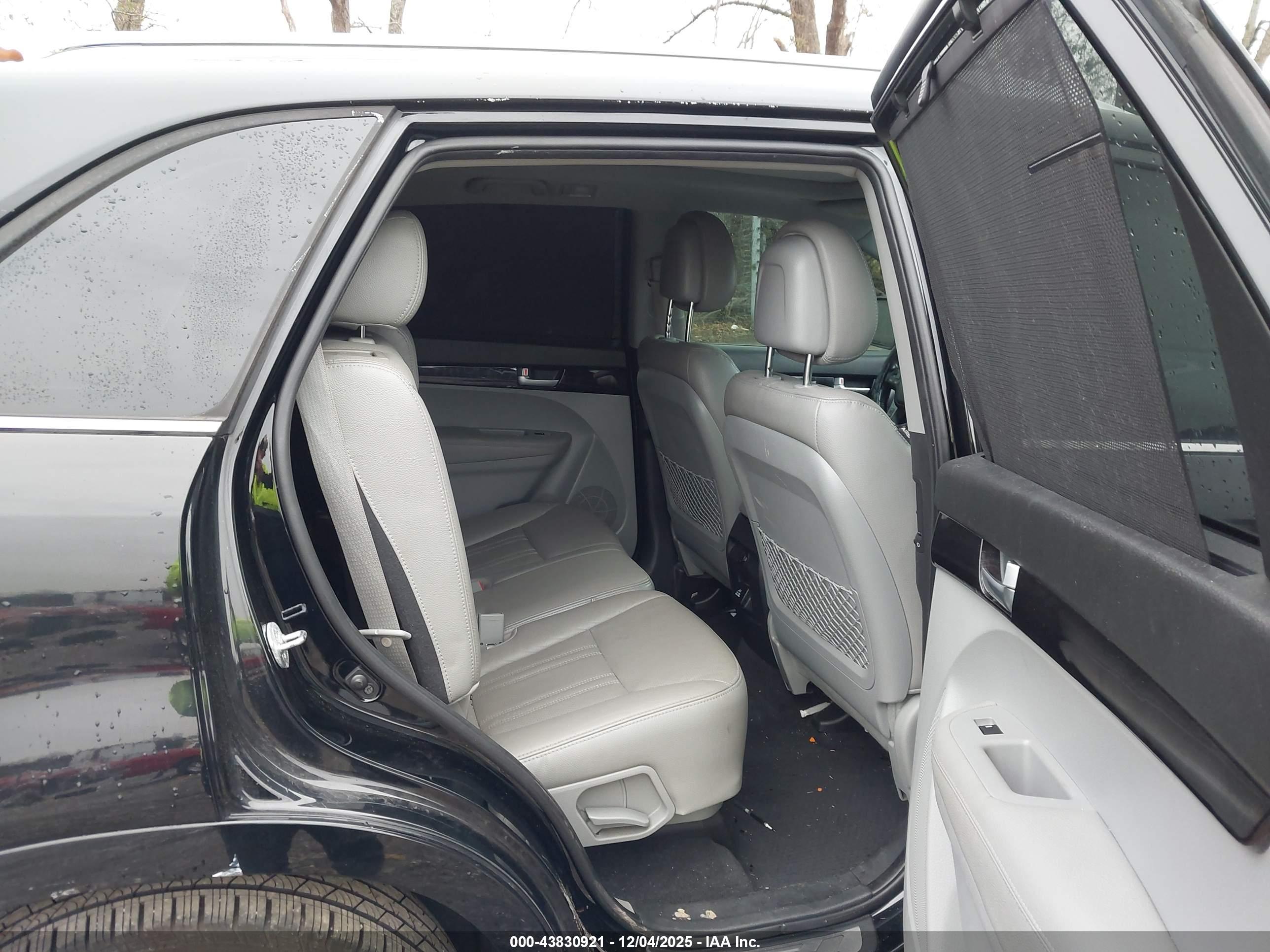KIA SORENTO image 8
