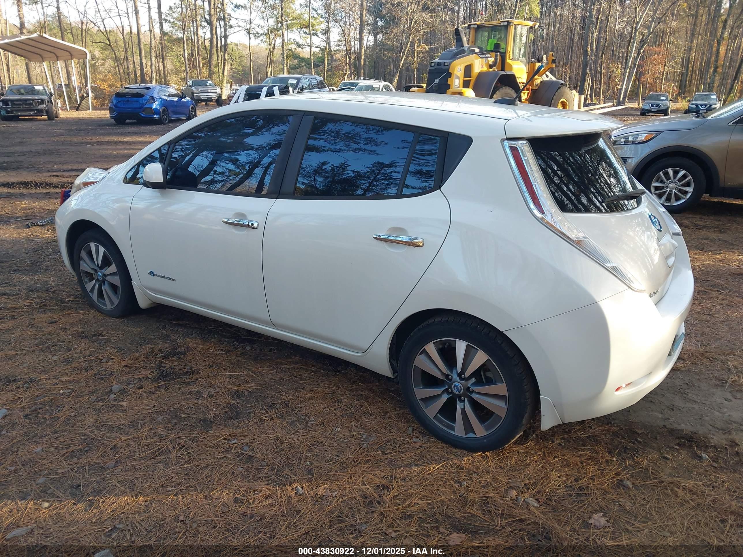 NISSAN LEAF image 3