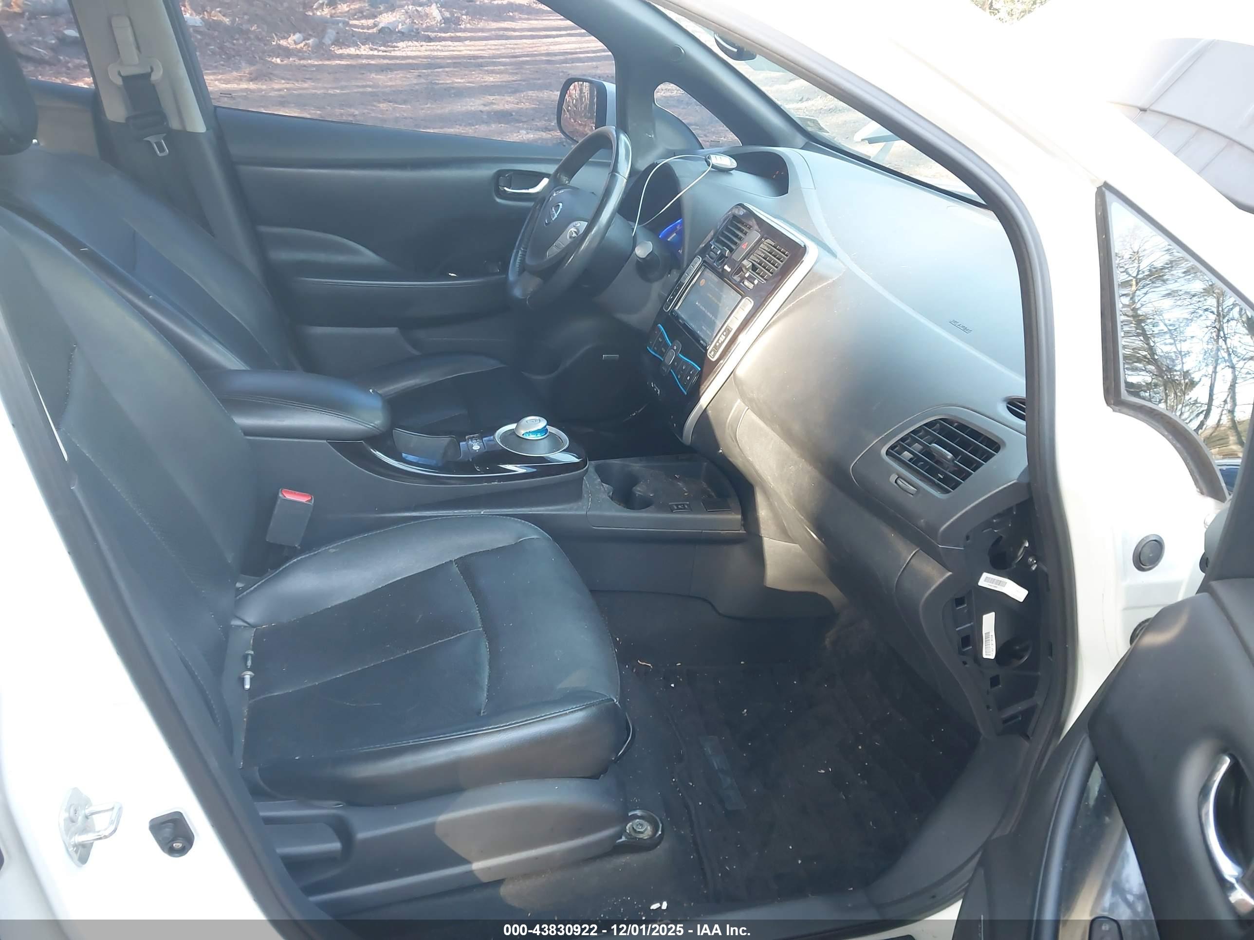 NISSAN LEAF image 5