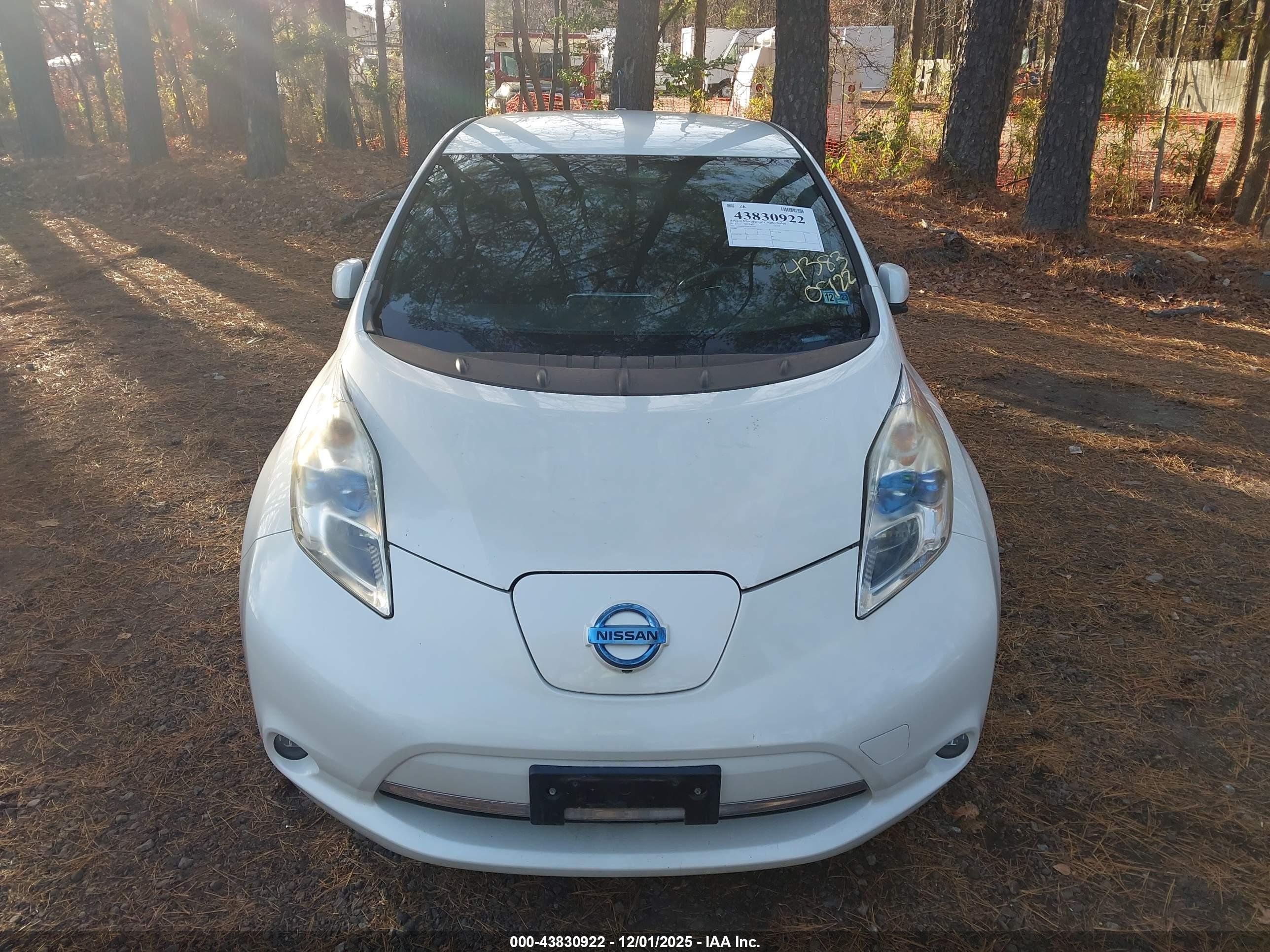 NISSAN LEAF image 6