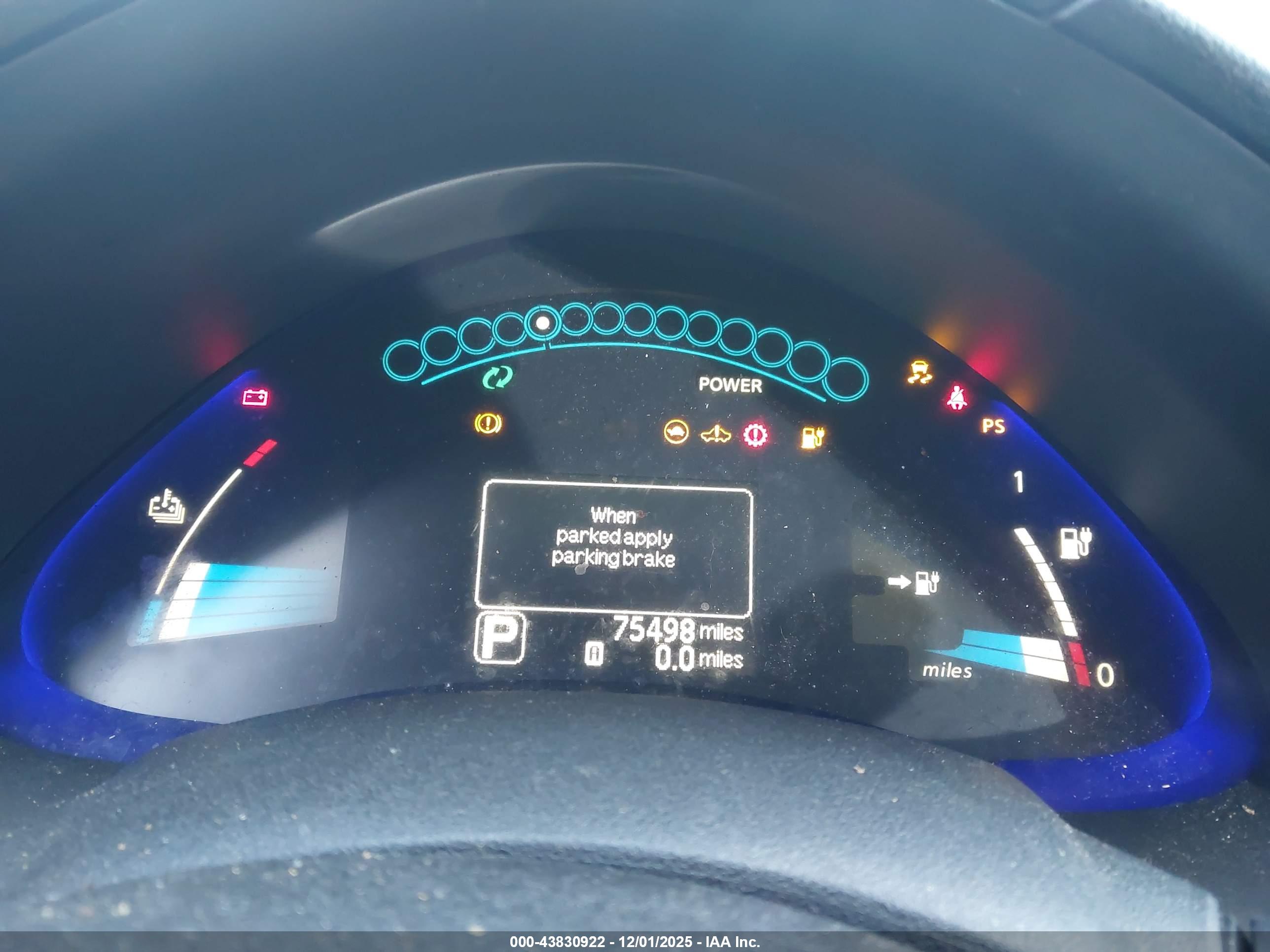 NISSAN LEAF image 7