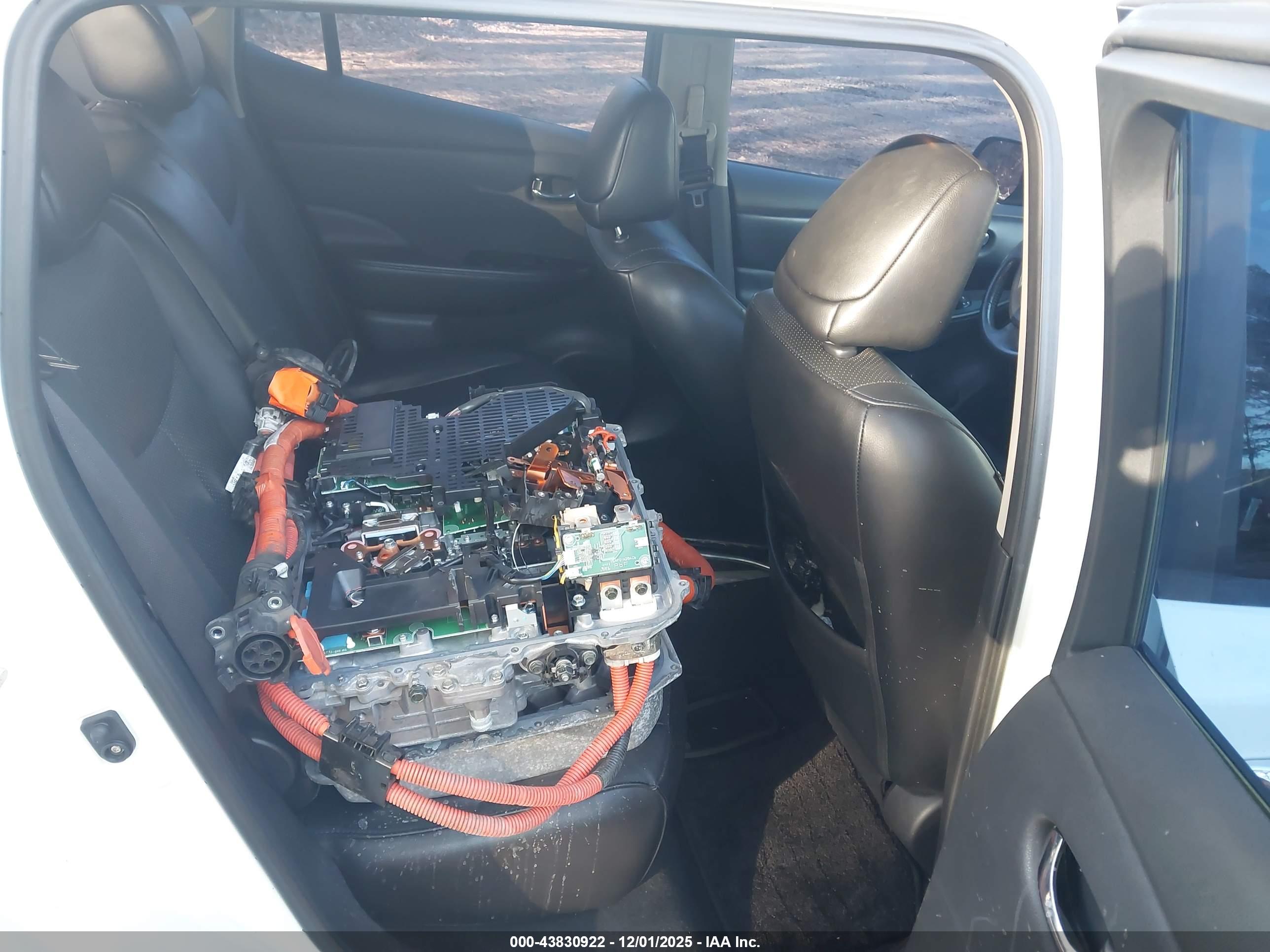 NISSAN LEAF image 8