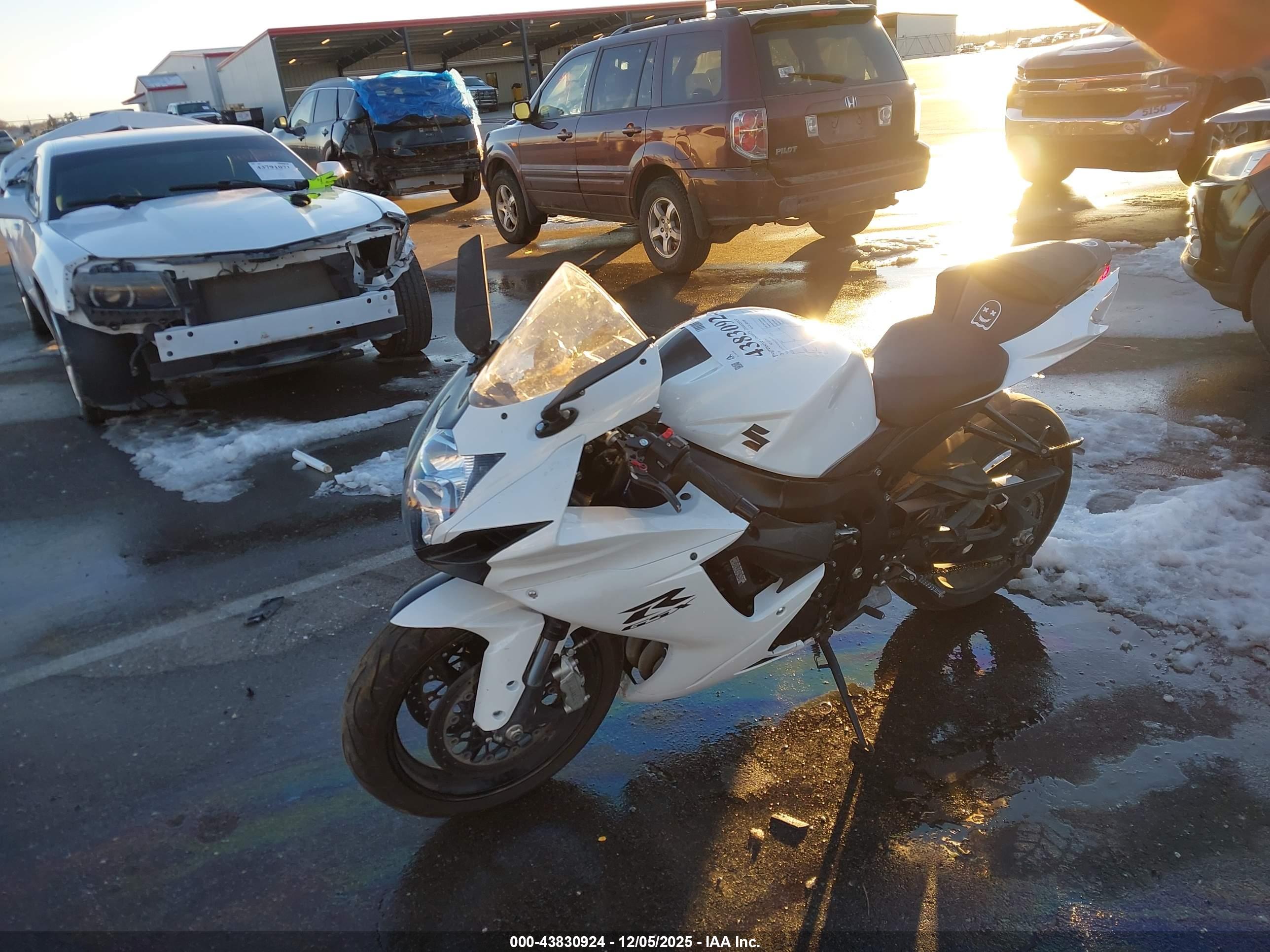 SUZUKI GSX-R600 image 2