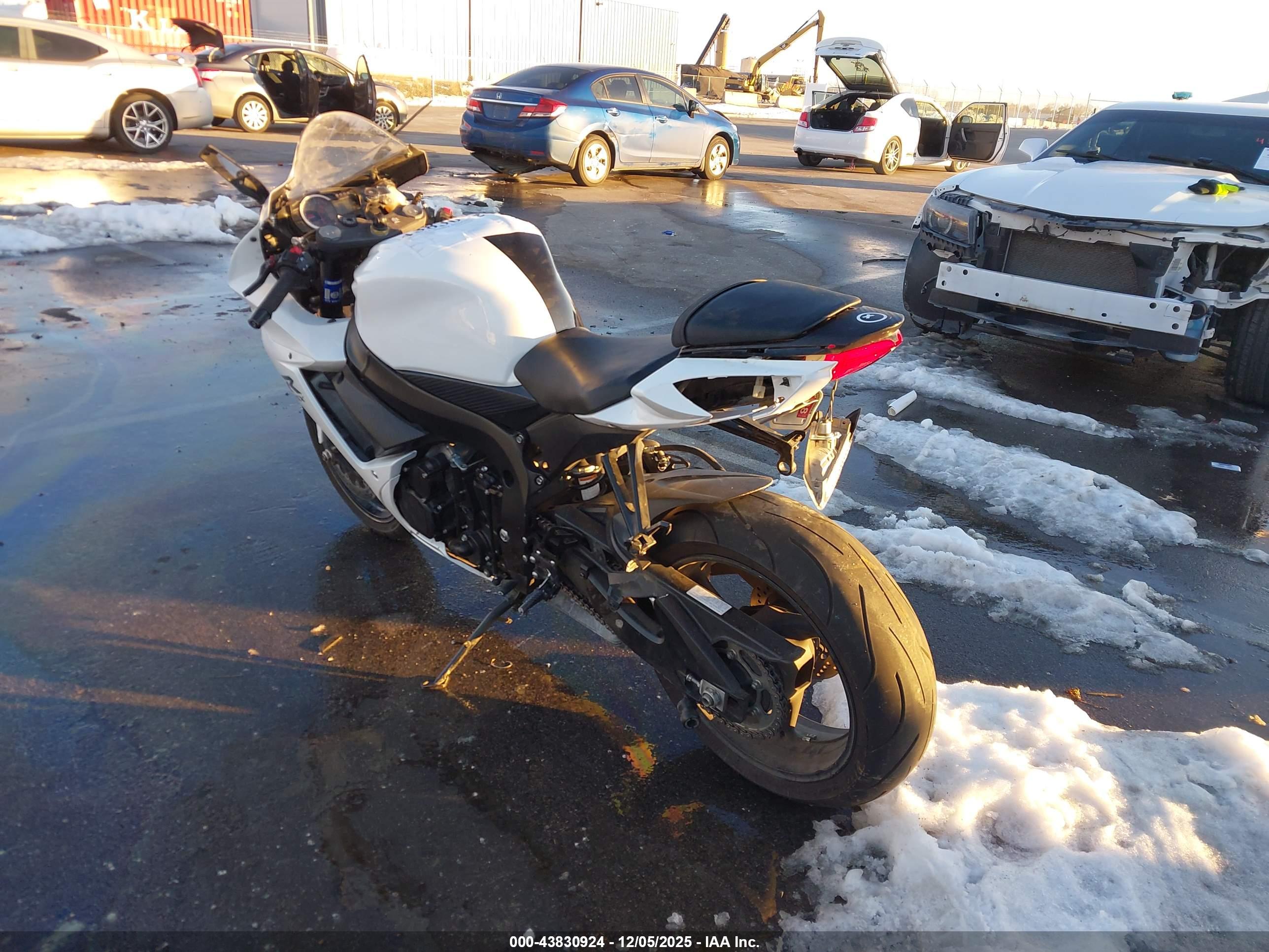 SUZUKI GSX-R600 image 3
