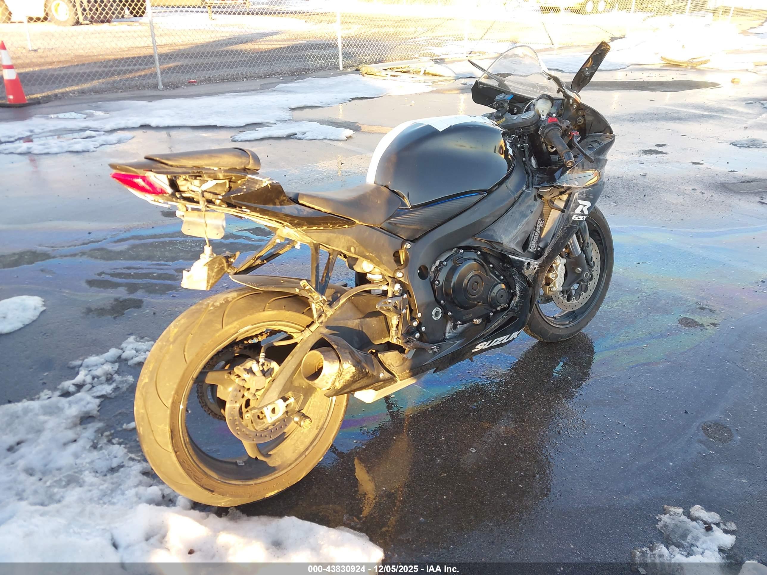 SUZUKI GSX-R600 image 4