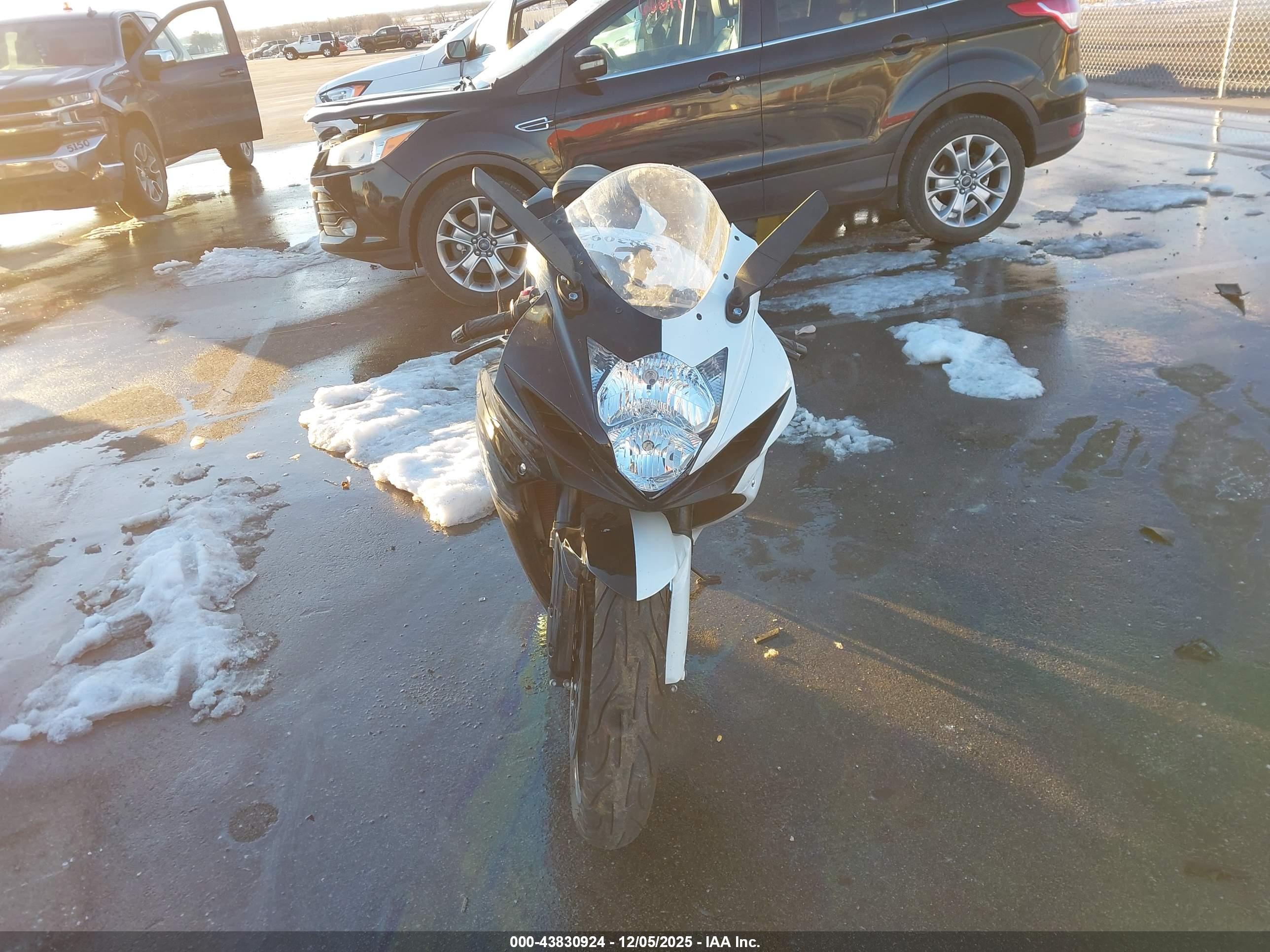 SUZUKI GSX-R600 image 5