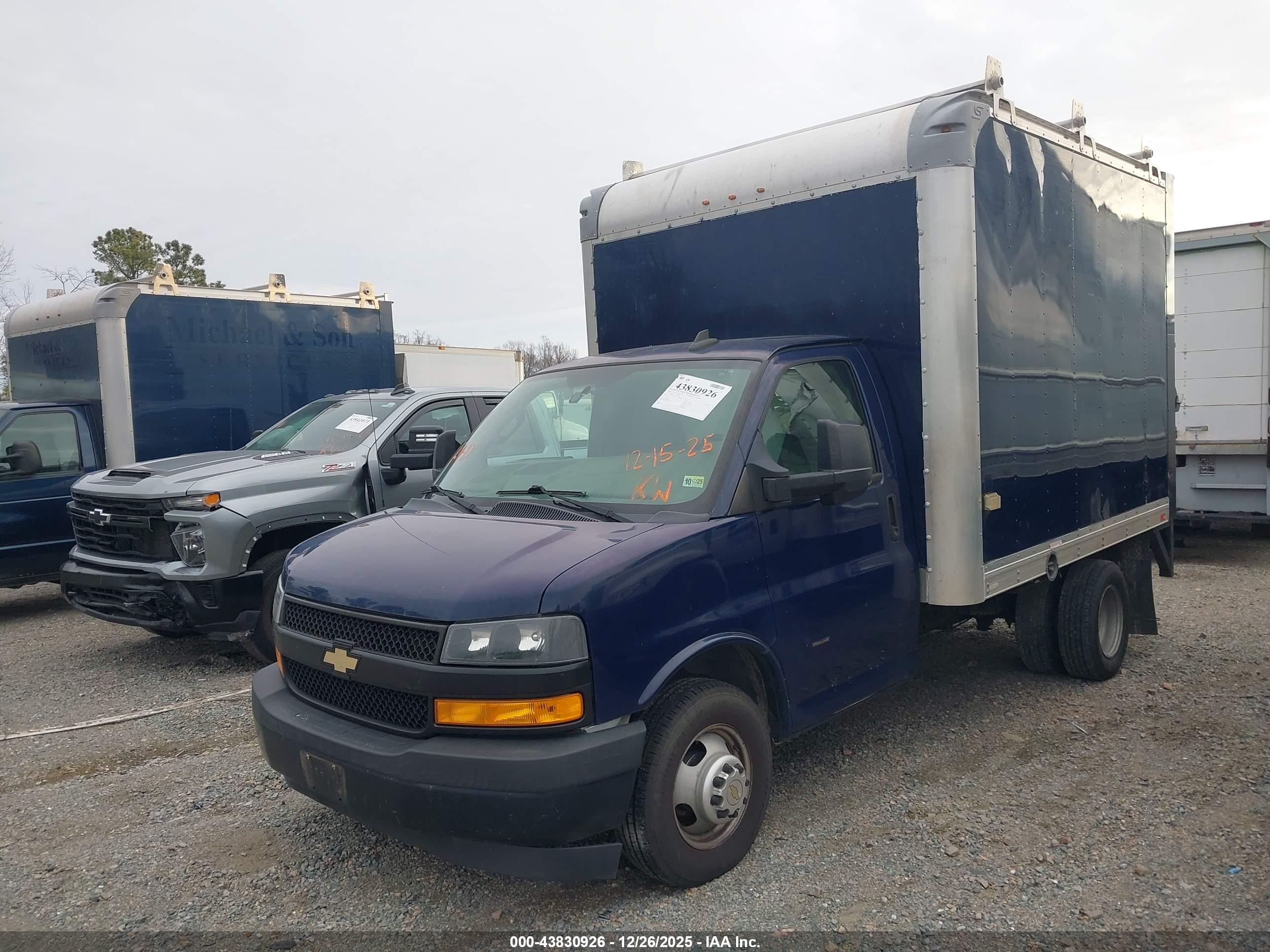 CHEVROLET EXPRESS image 2