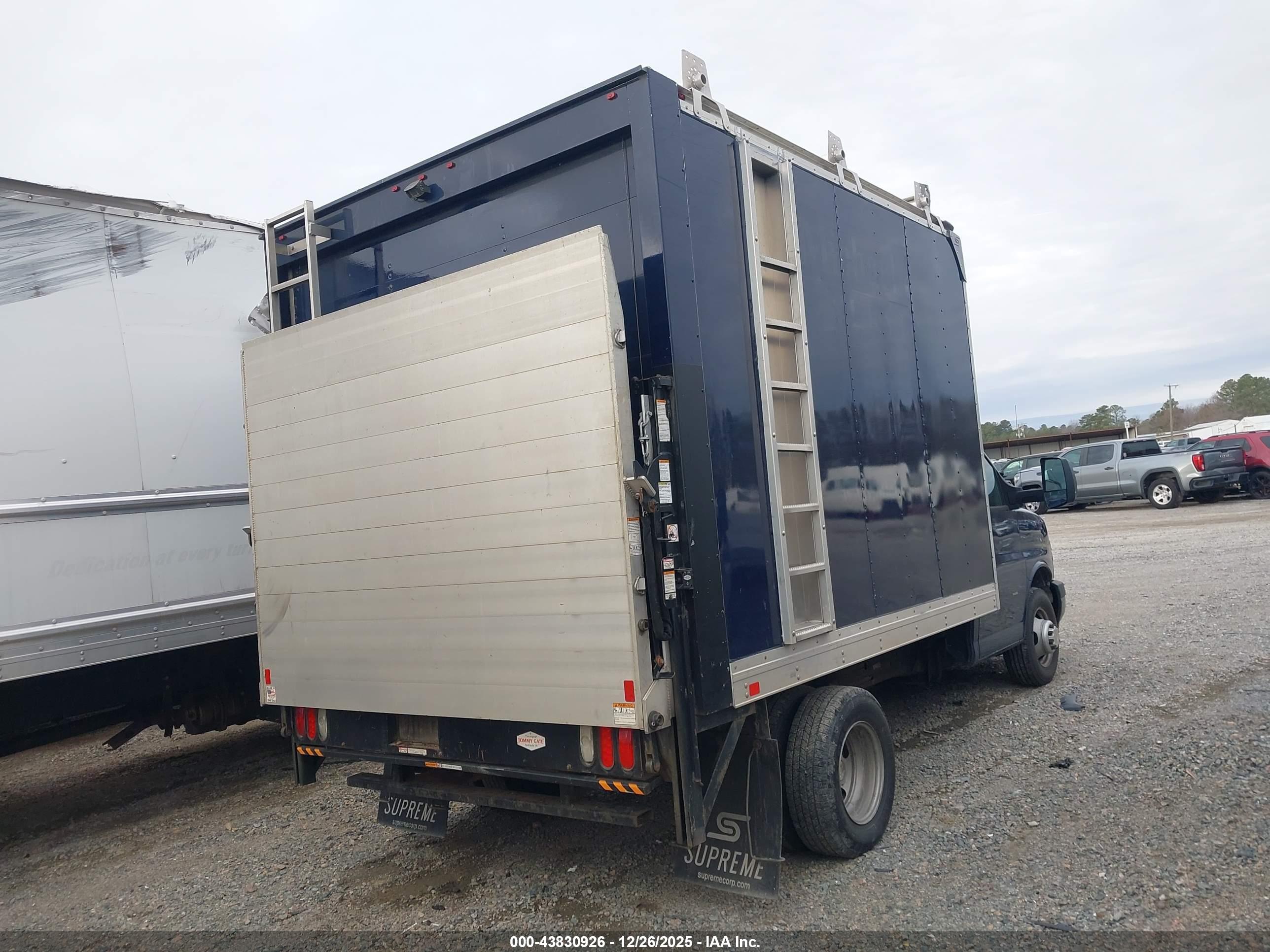 CHEVROLET EXPRESS image 4