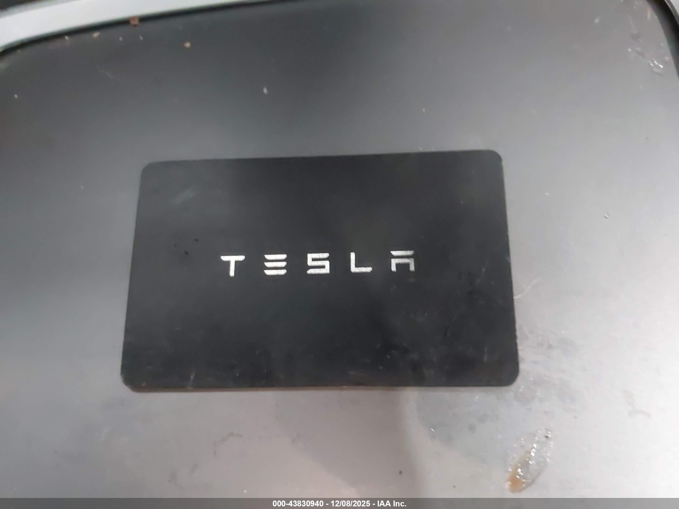 TESLA MODEL image 11