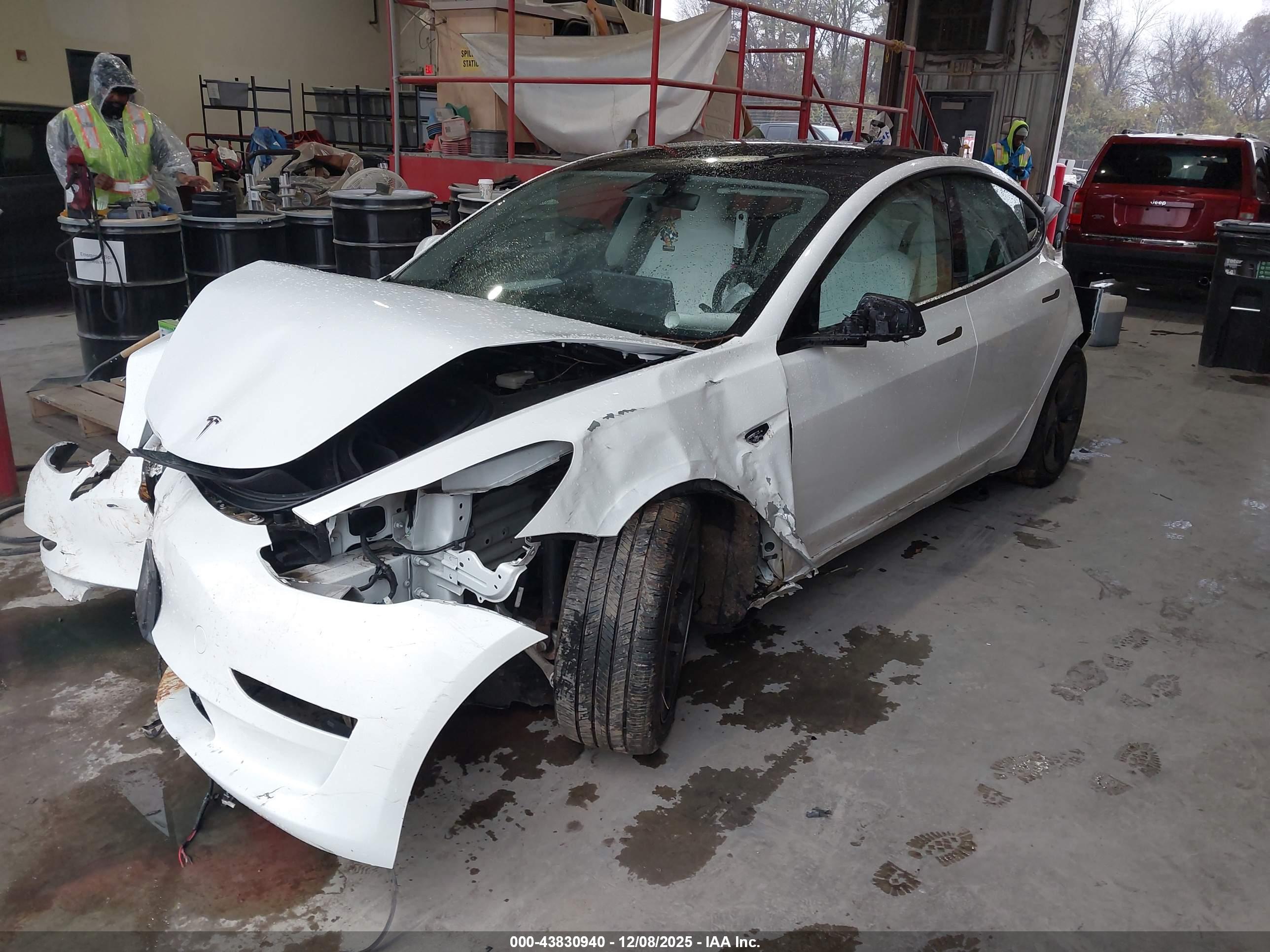 TESLA MODEL image 2