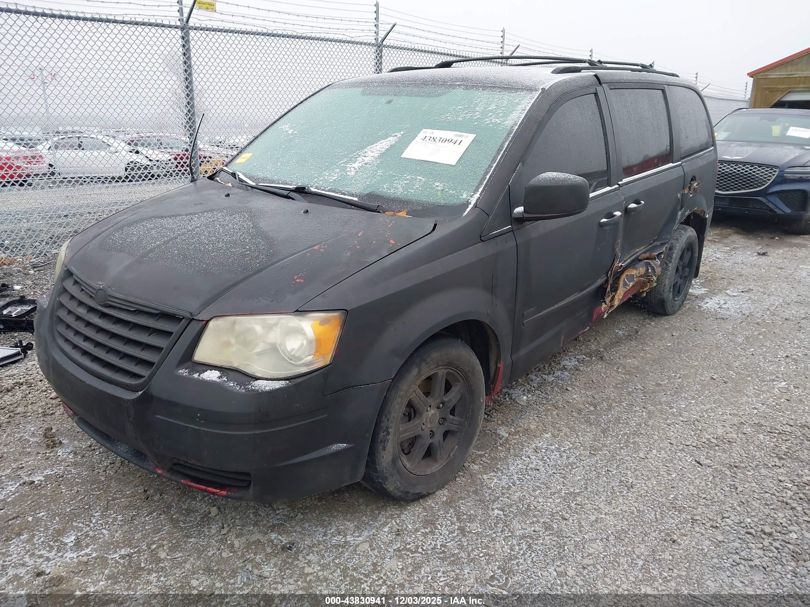 CHRYSLER TOWN image 2