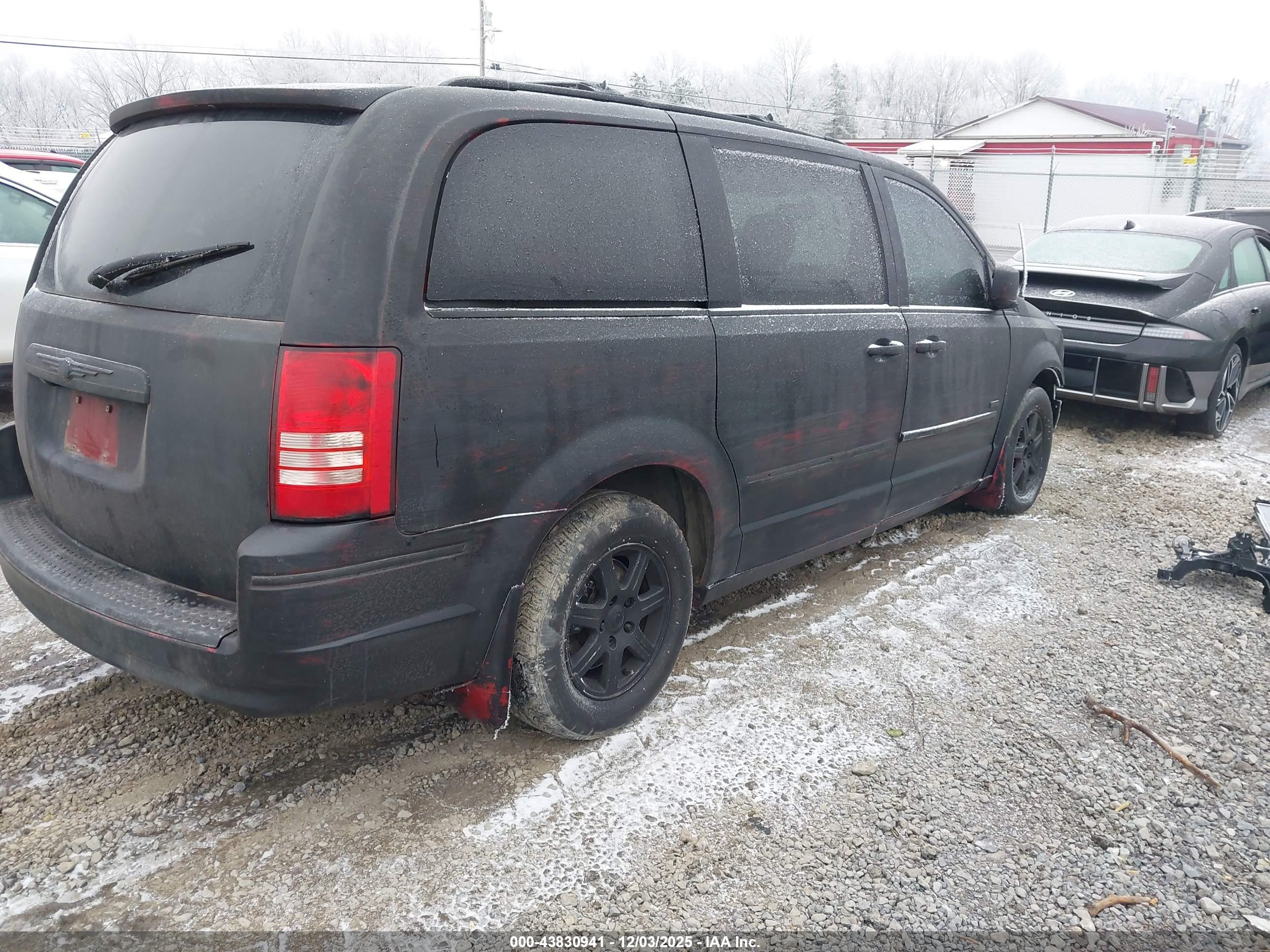 CHRYSLER TOWN image 4