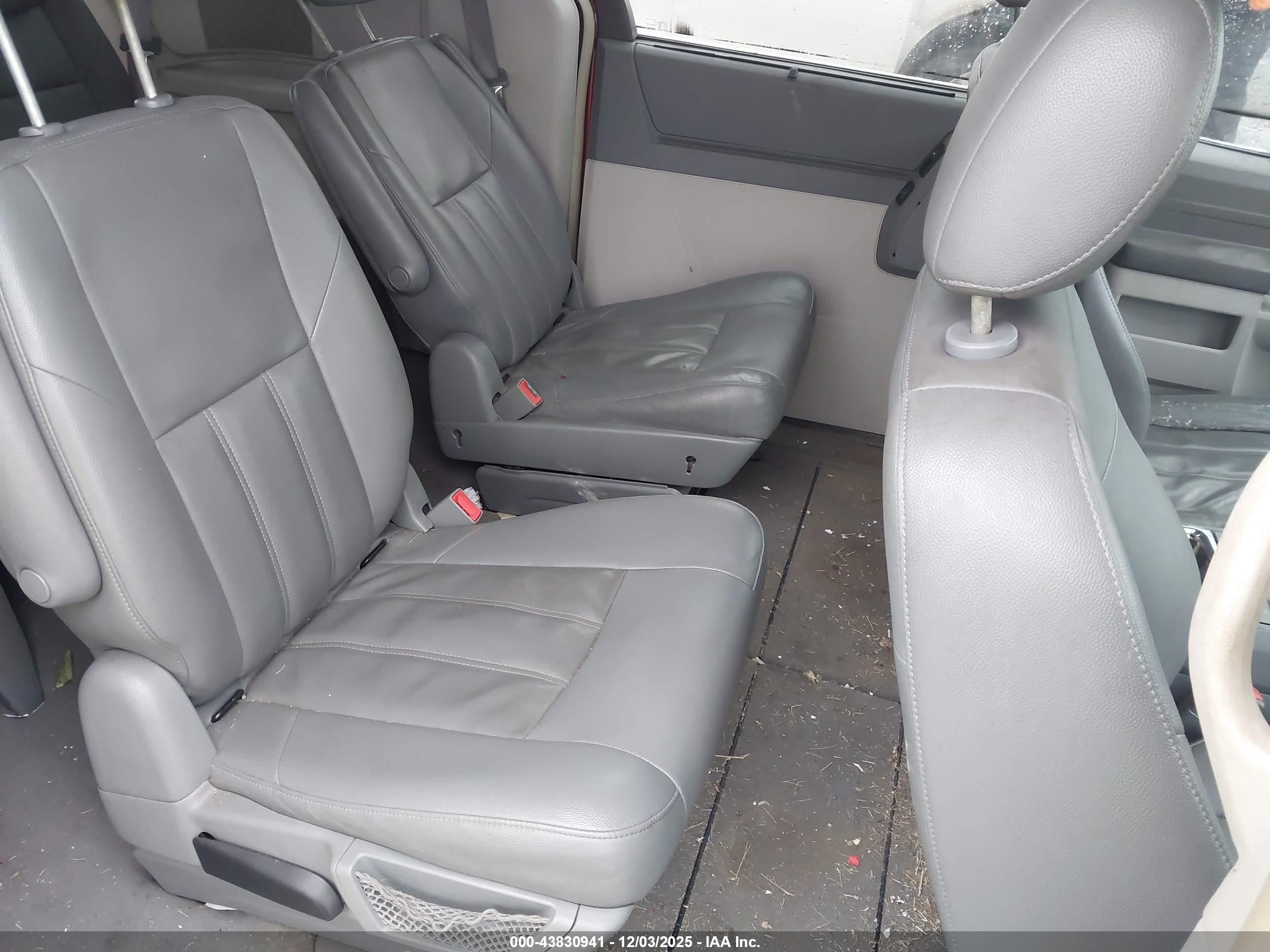 CHRYSLER TOWN image 8
