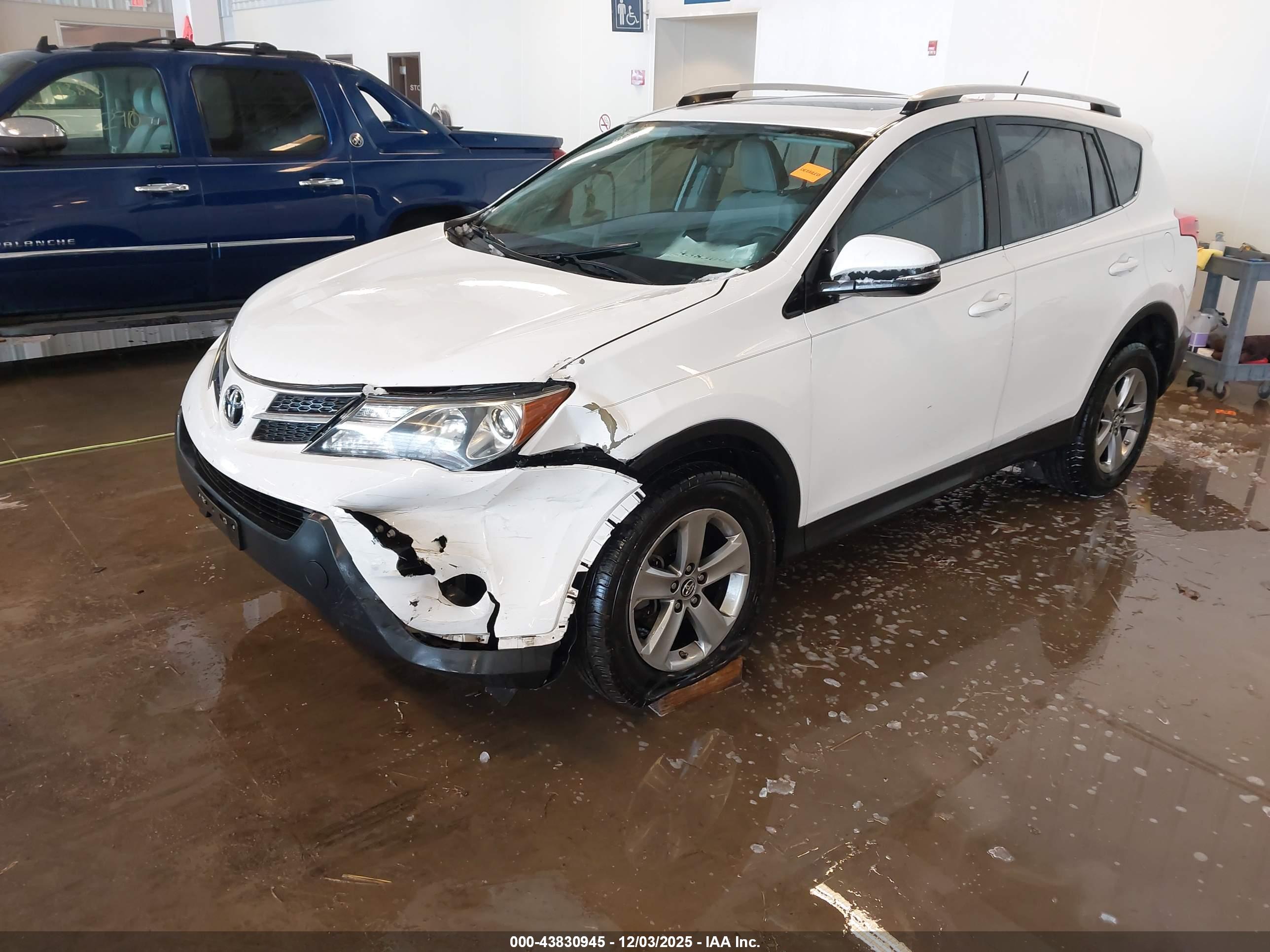 TOYOTA RAV4 image 2