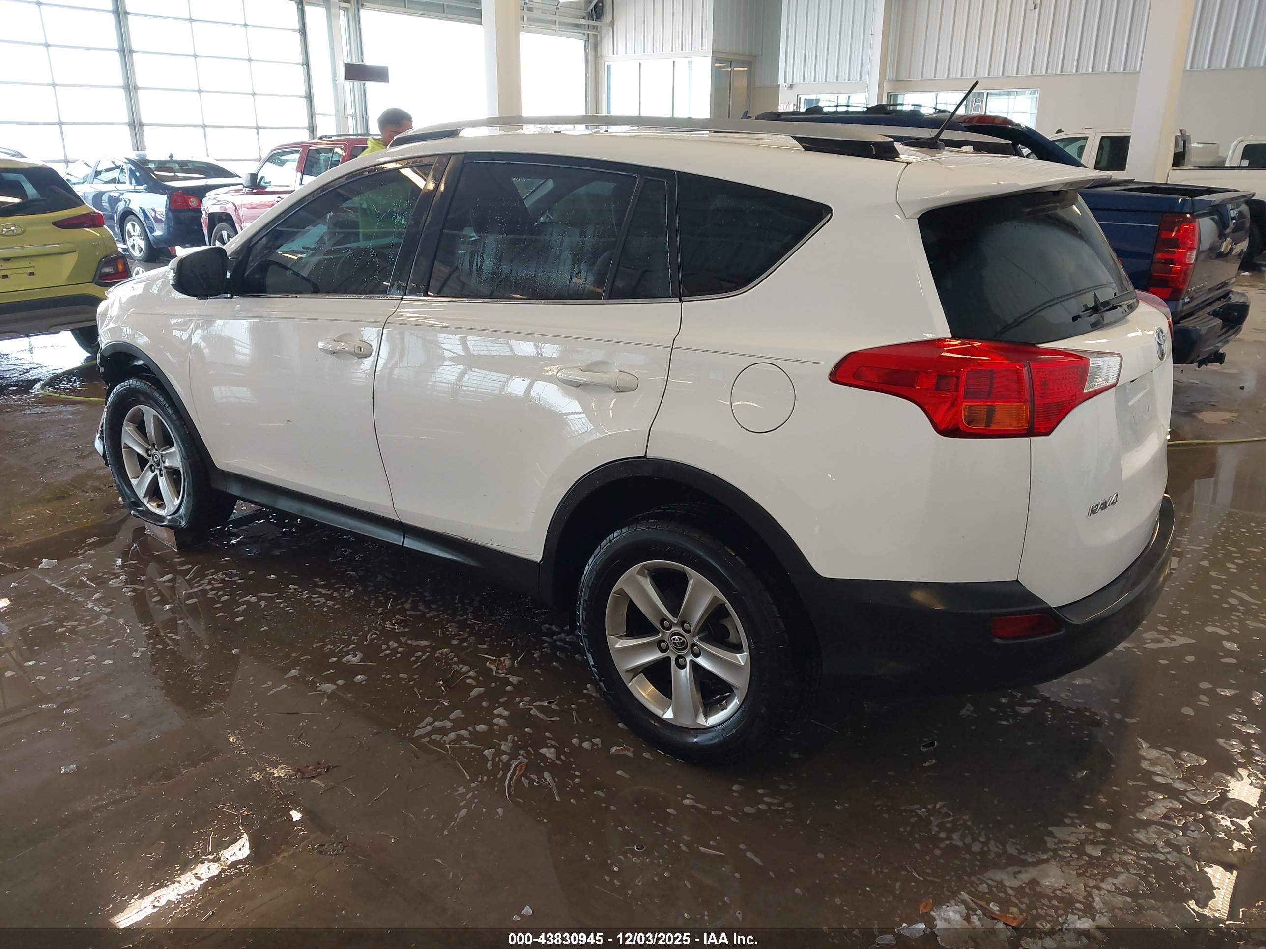 TOYOTA RAV4 image 3