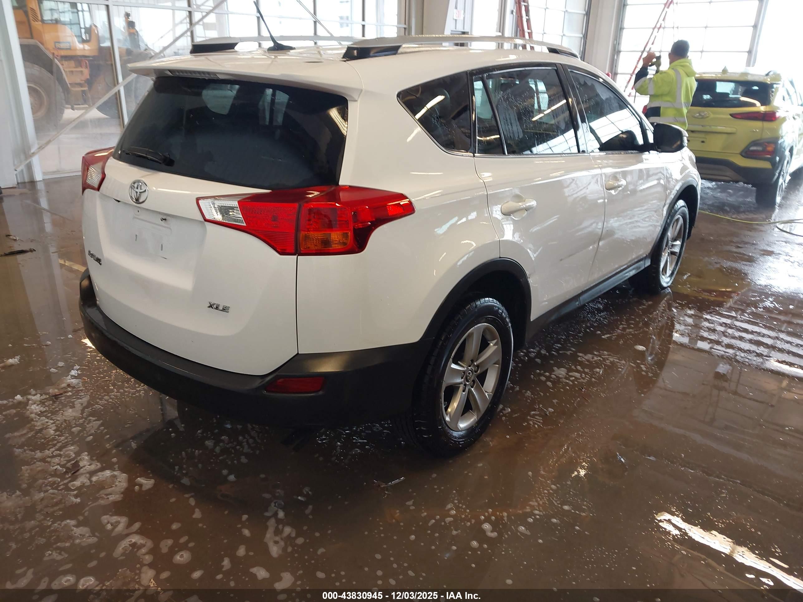 TOYOTA RAV4 image 4