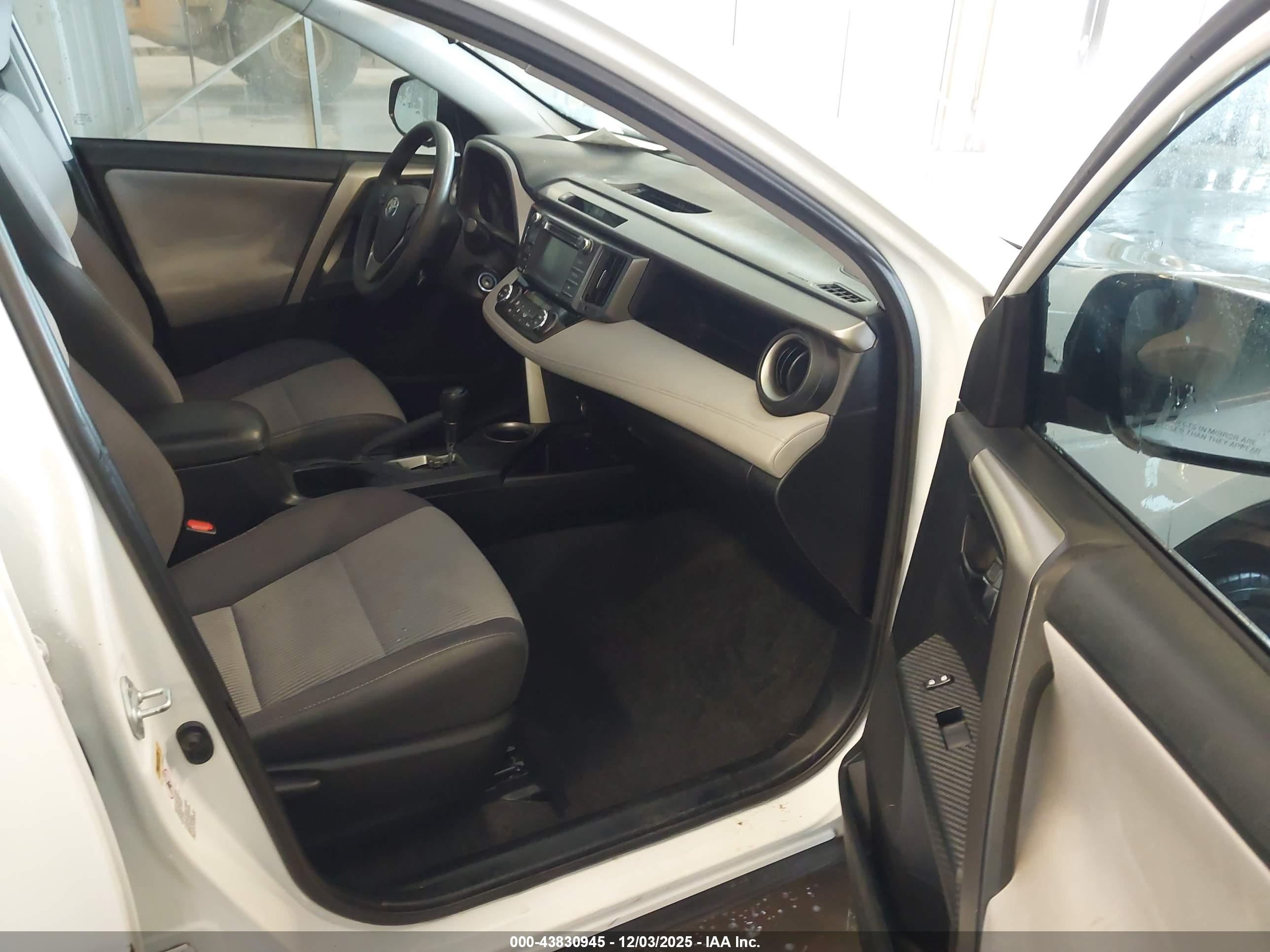 TOYOTA RAV4 image 5