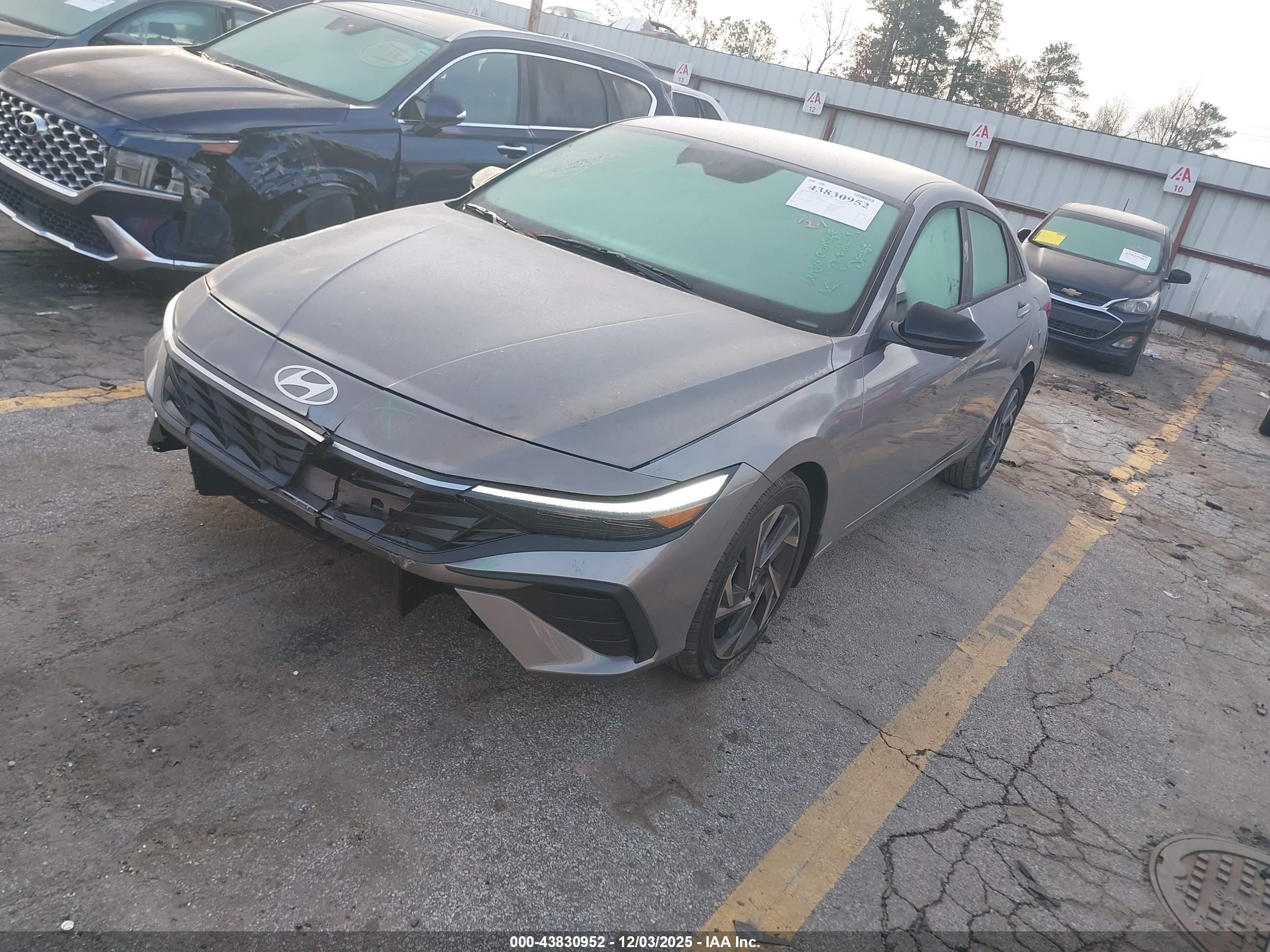 HYUNDAI ELANTRA image 2