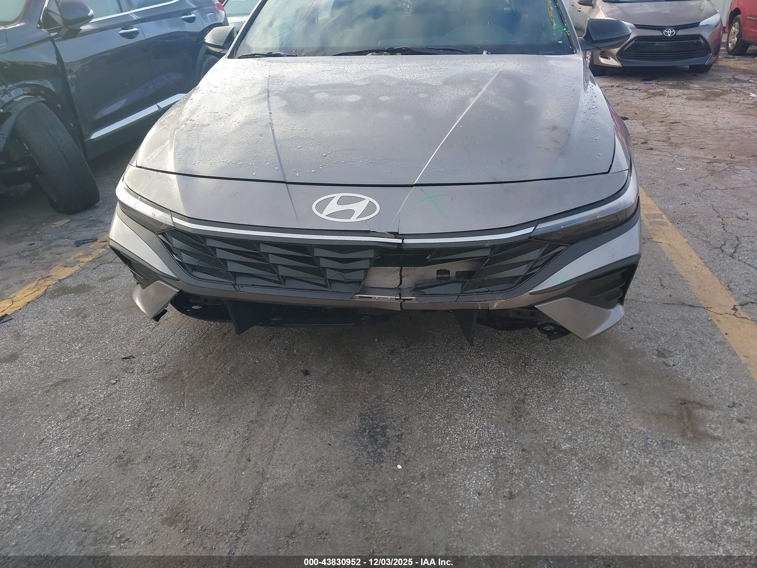 HYUNDAI ELANTRA image 6