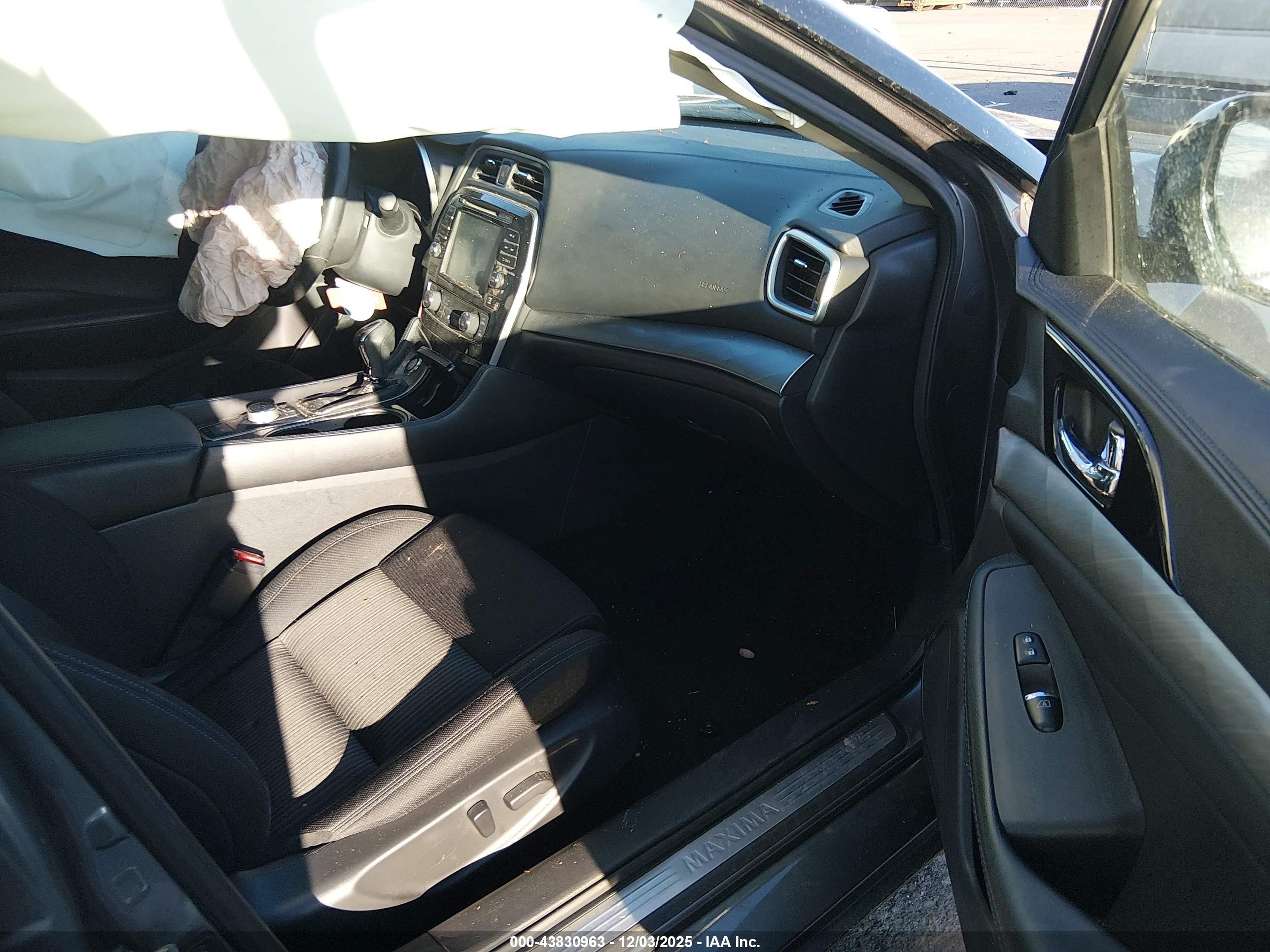 NISSAN MAXIMA image 5