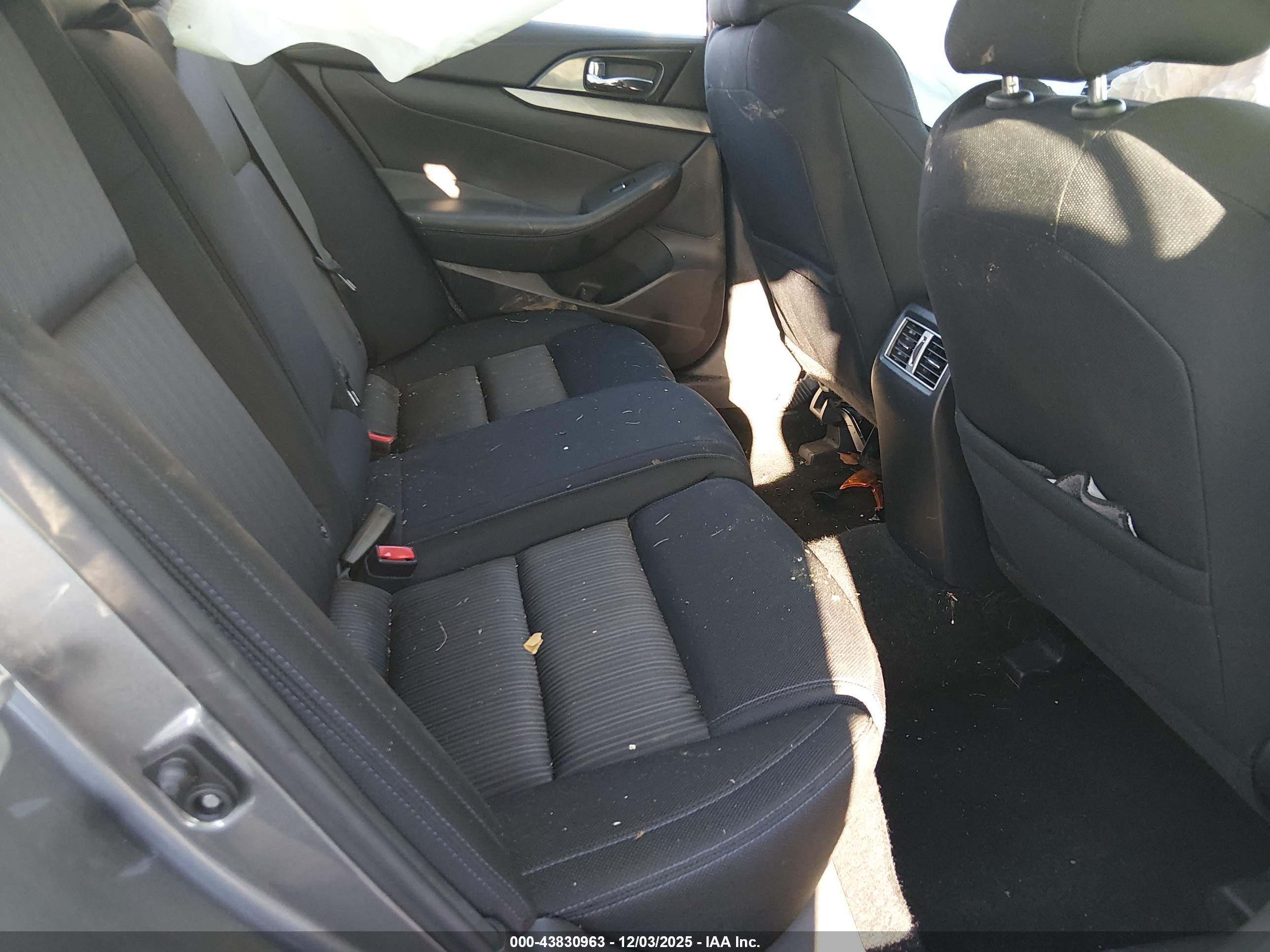 NISSAN MAXIMA image 8