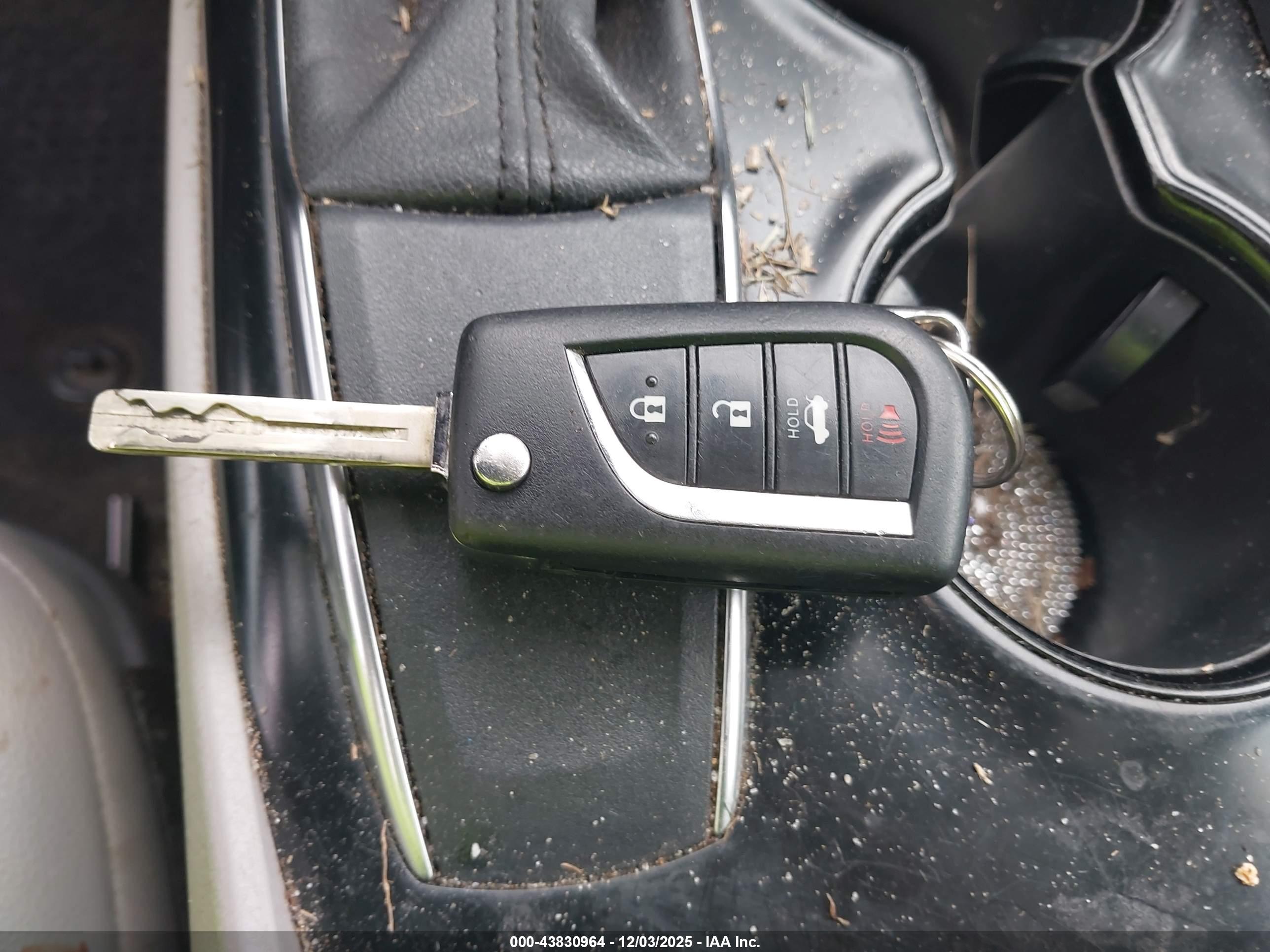 TOYOTA CAMRY image 11