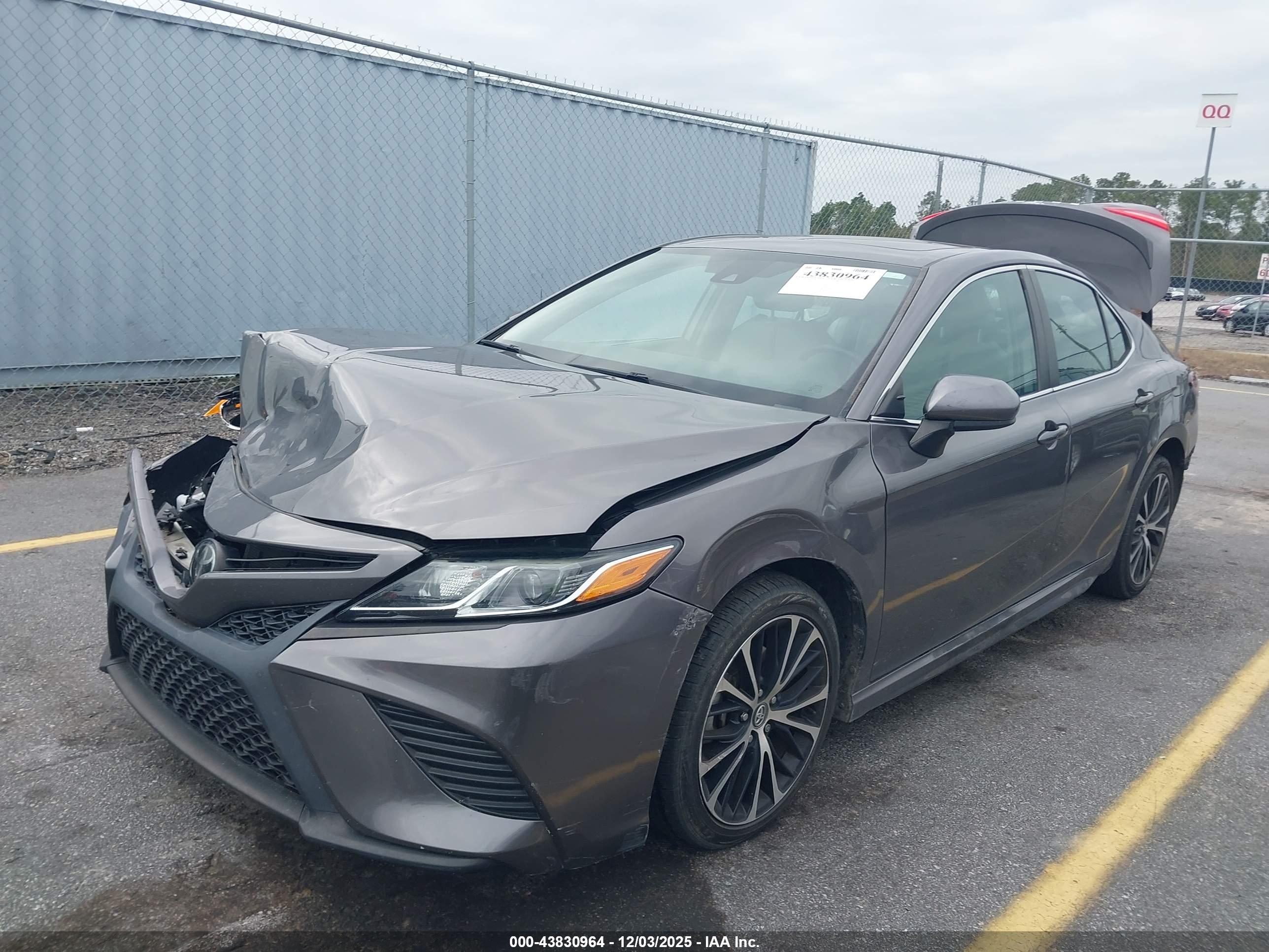TOYOTA CAMRY image 2