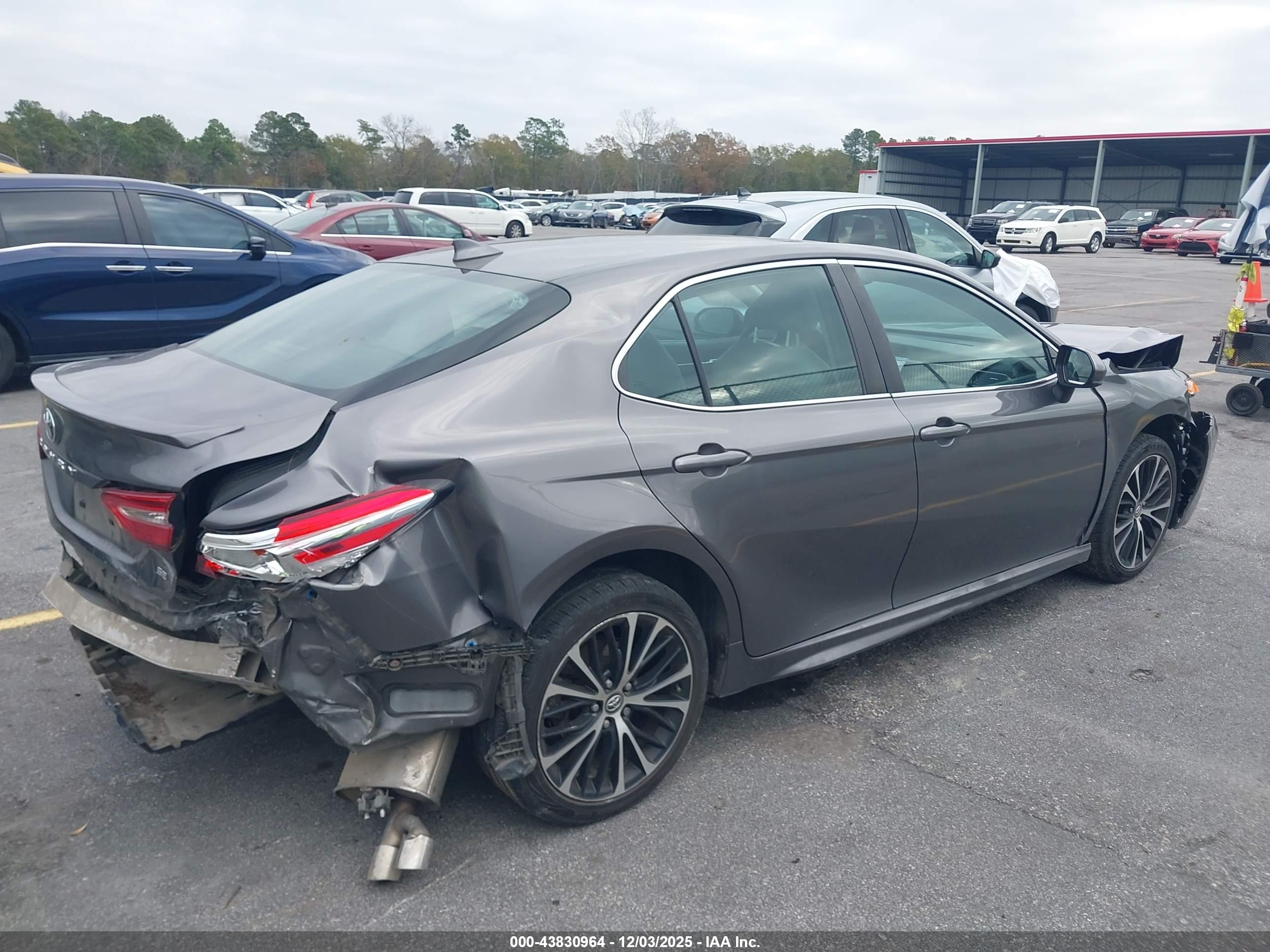 TOYOTA CAMRY image 4