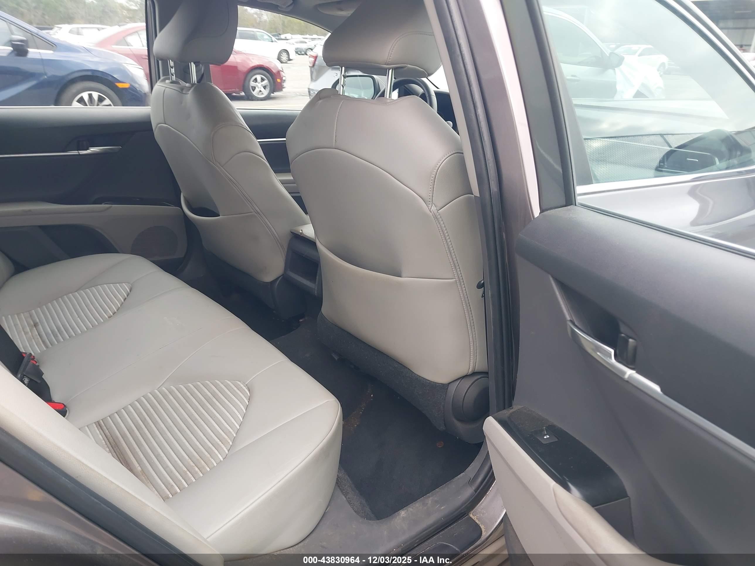 TOYOTA CAMRY image 8