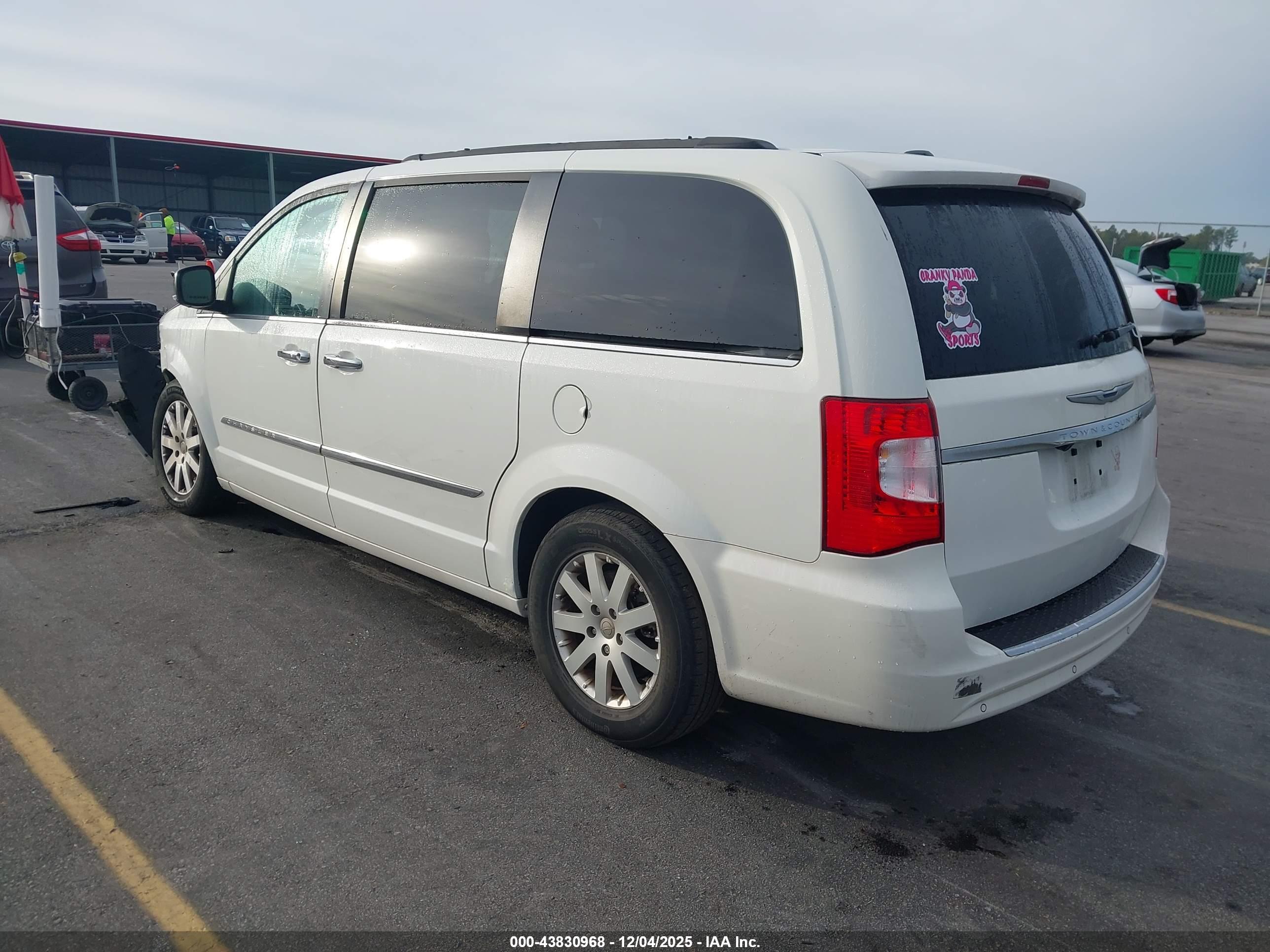 CHRYSLER TOWN image 3