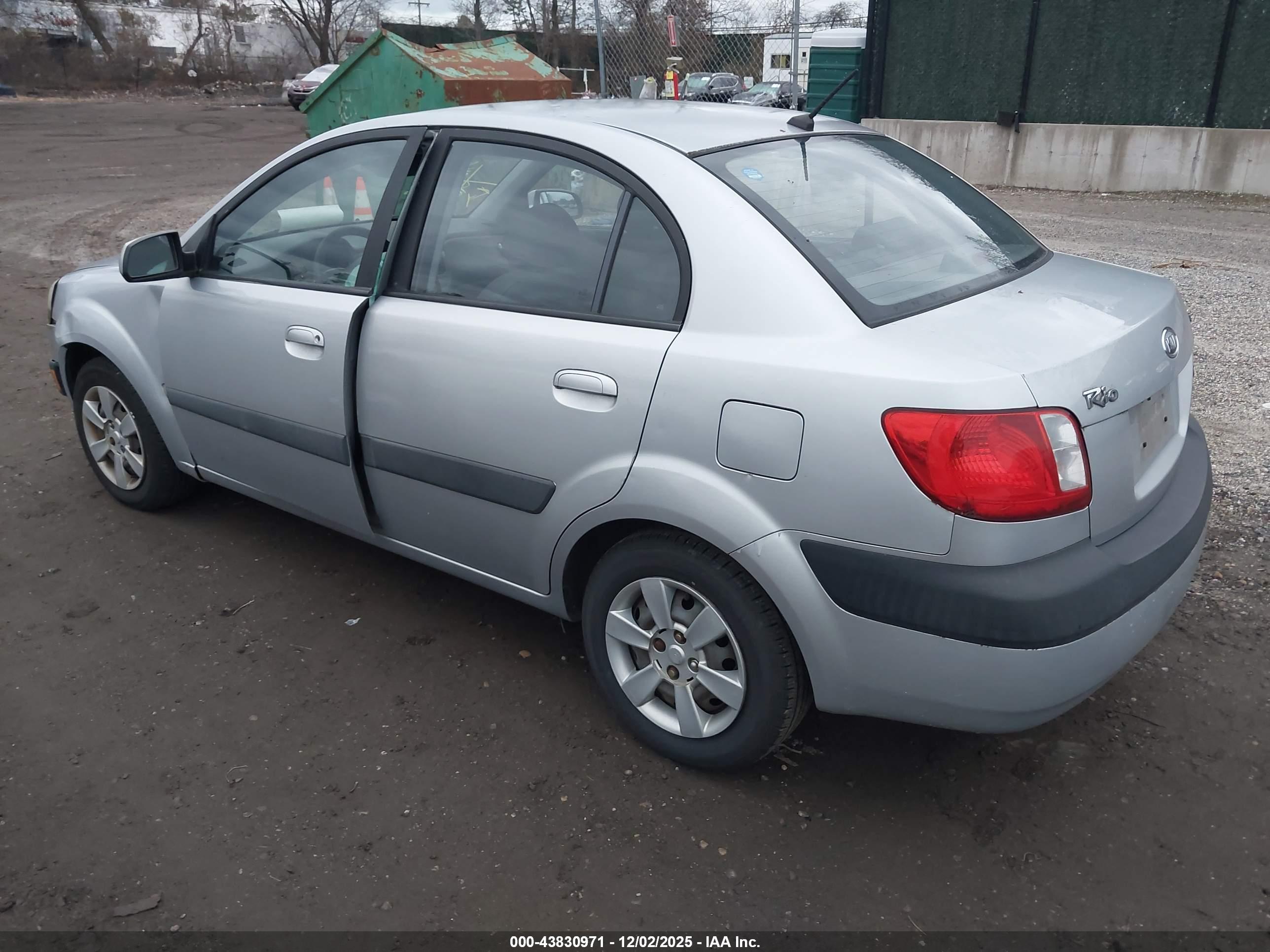KIA RIO image 3
