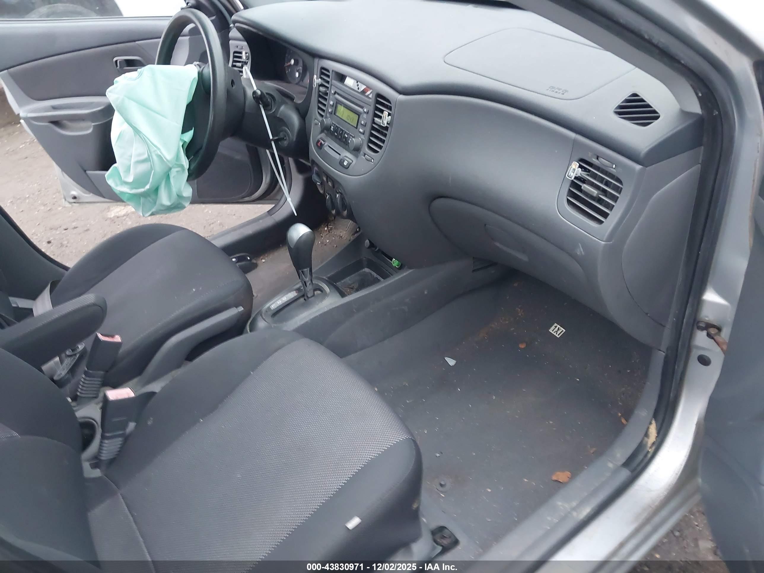 KIA RIO image 5