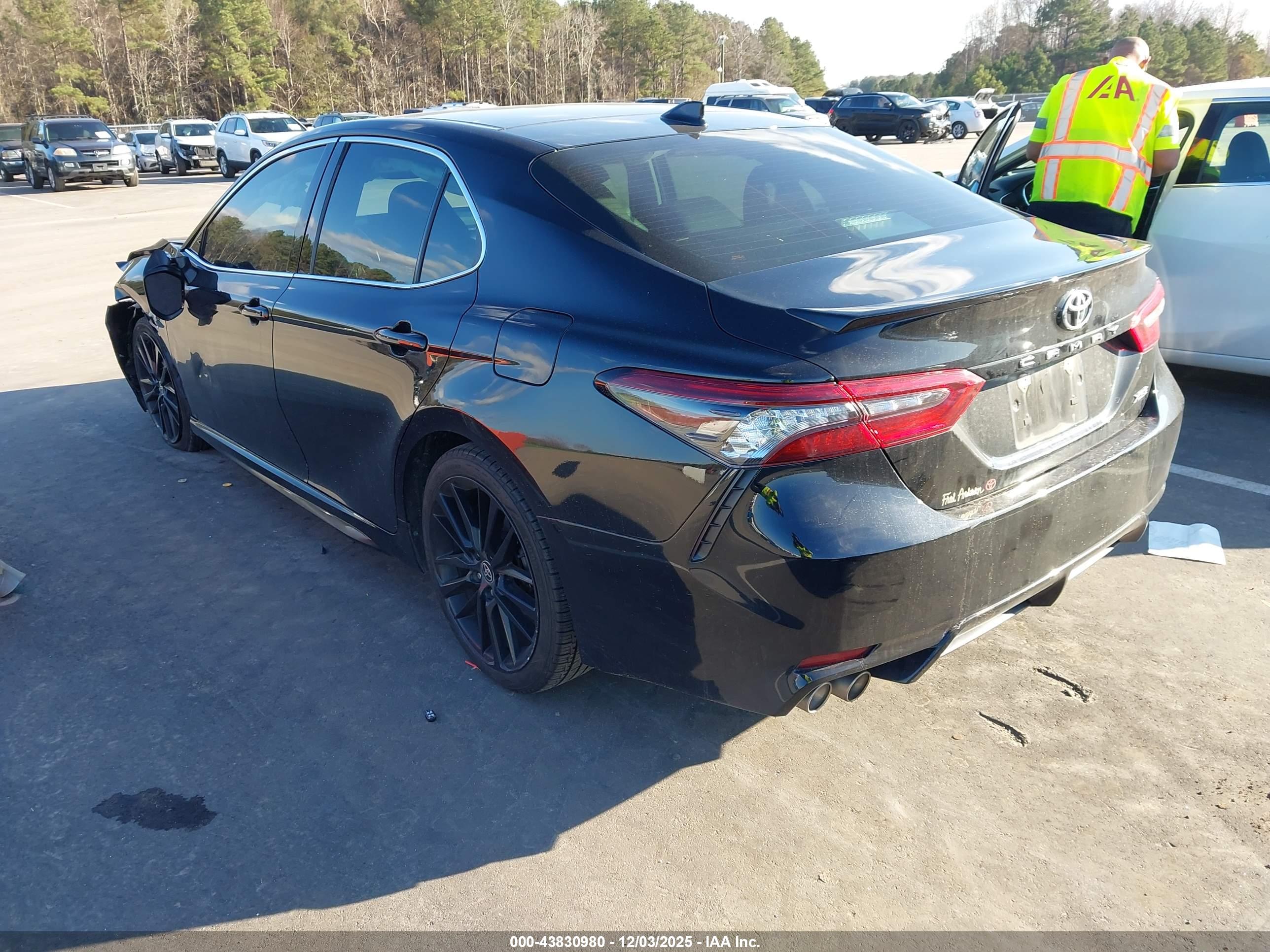 TOYOTA CAMRY image 3