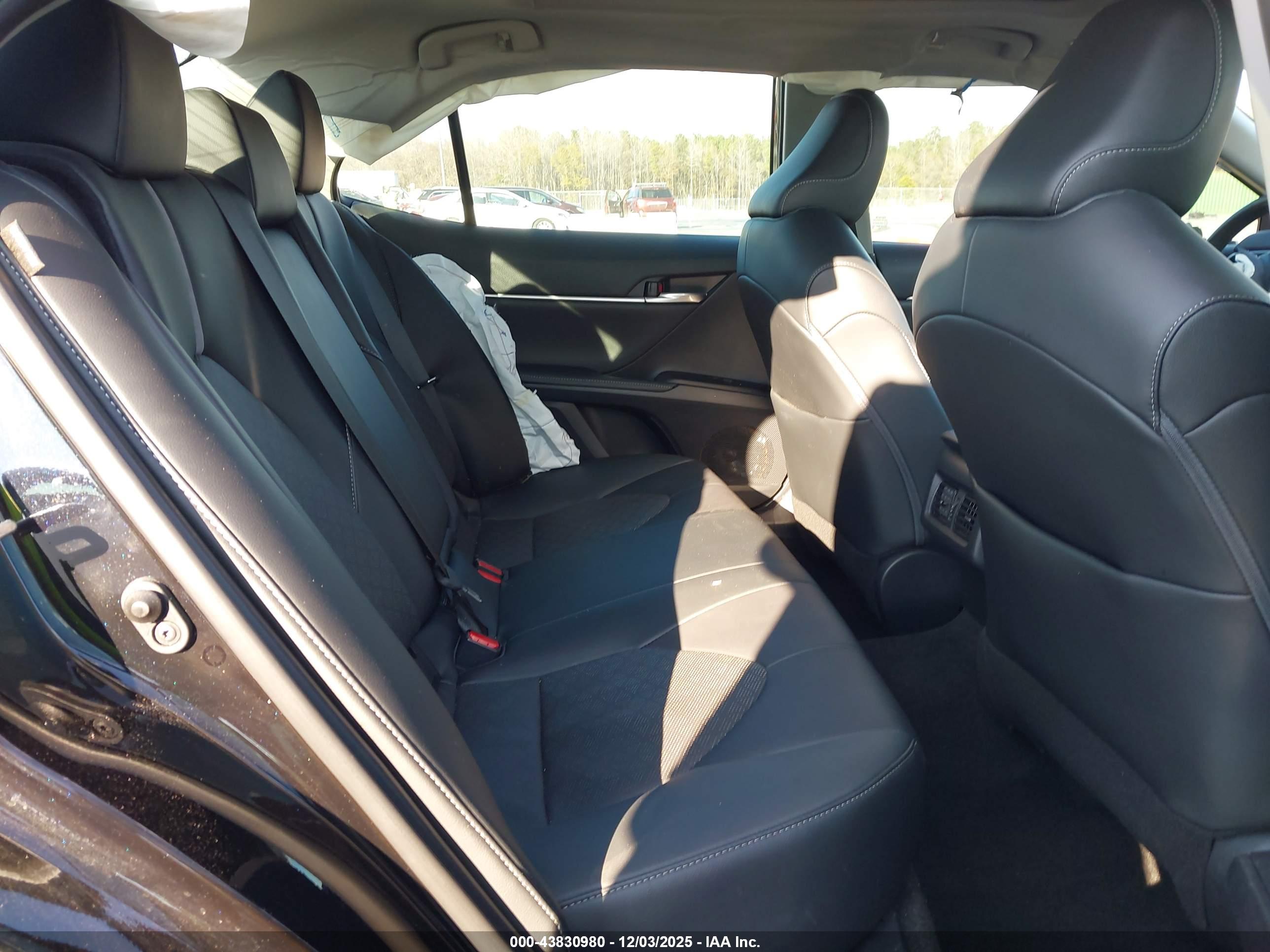 TOYOTA CAMRY image 8